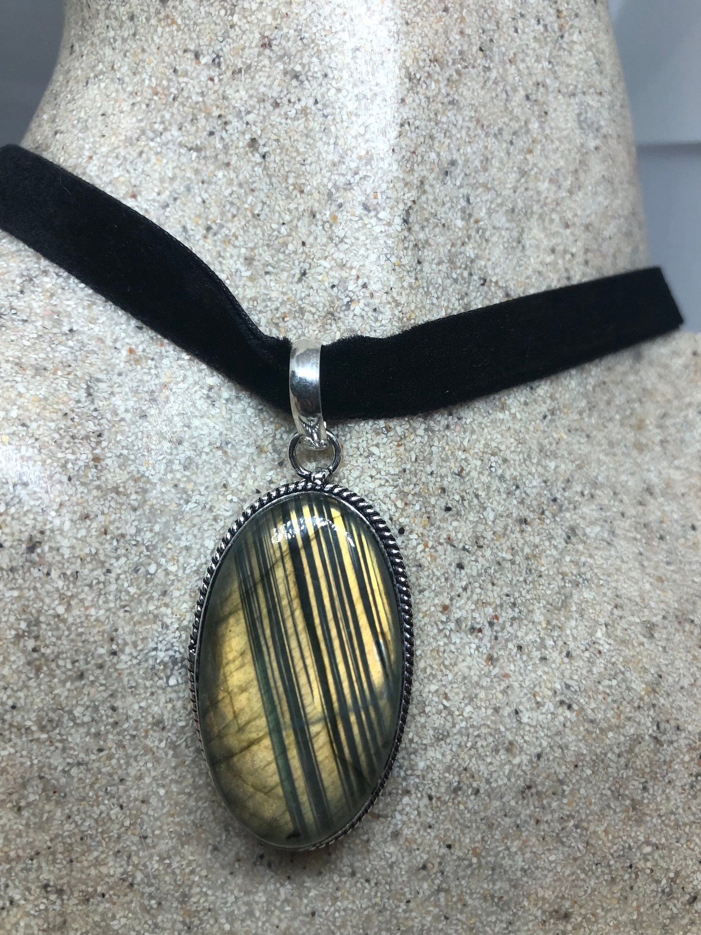 Vintage Silver Genuine Rainbow Labradorite Choker Black Velvet Necklace.