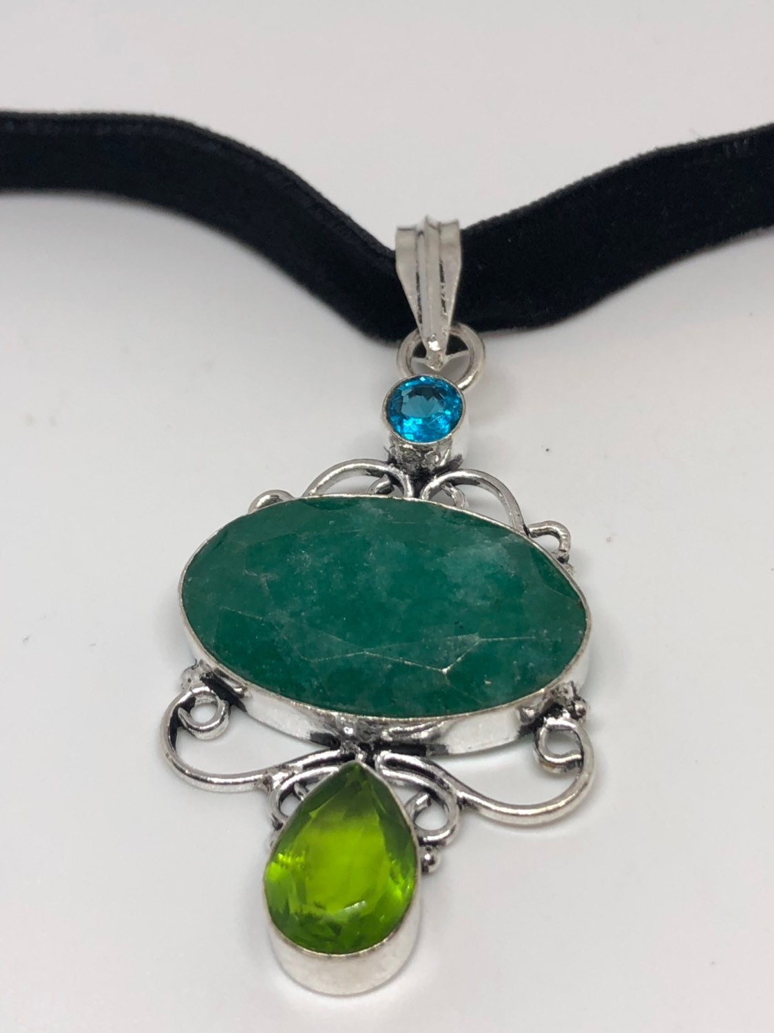 Handmade Vintage Green Chysopraise Crystal Choker Pendant