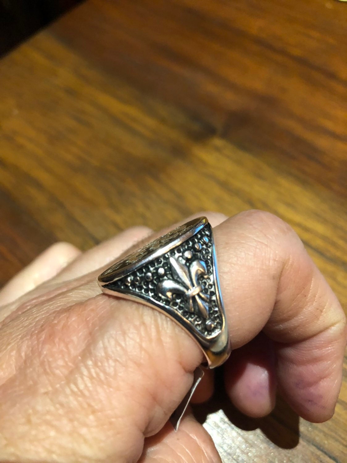 Vintage Gothic Style Lion Crest Black Inlay Mens Ring