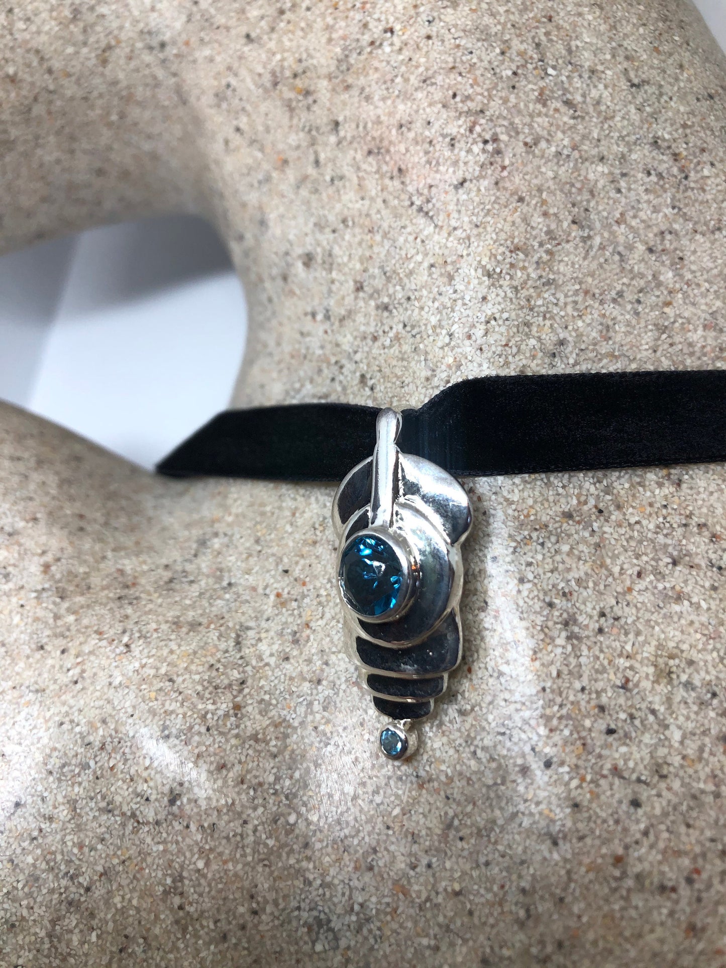 Vintage Genuine Blue Topaz 925 Sterling Silver Deco Choker Necklace Pendant