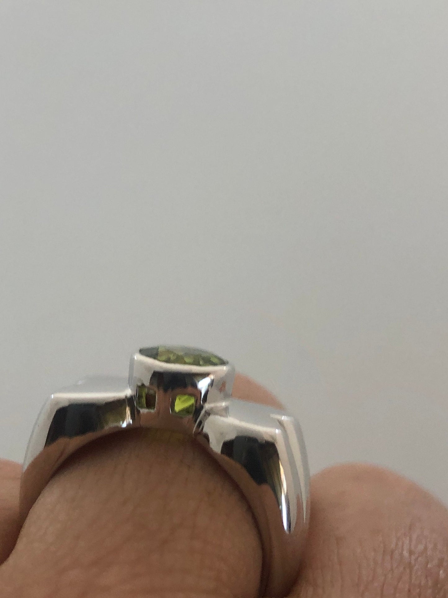 Vintage Handmade Genuine Green Peridot 925 Sterling Silver Ring Size 7