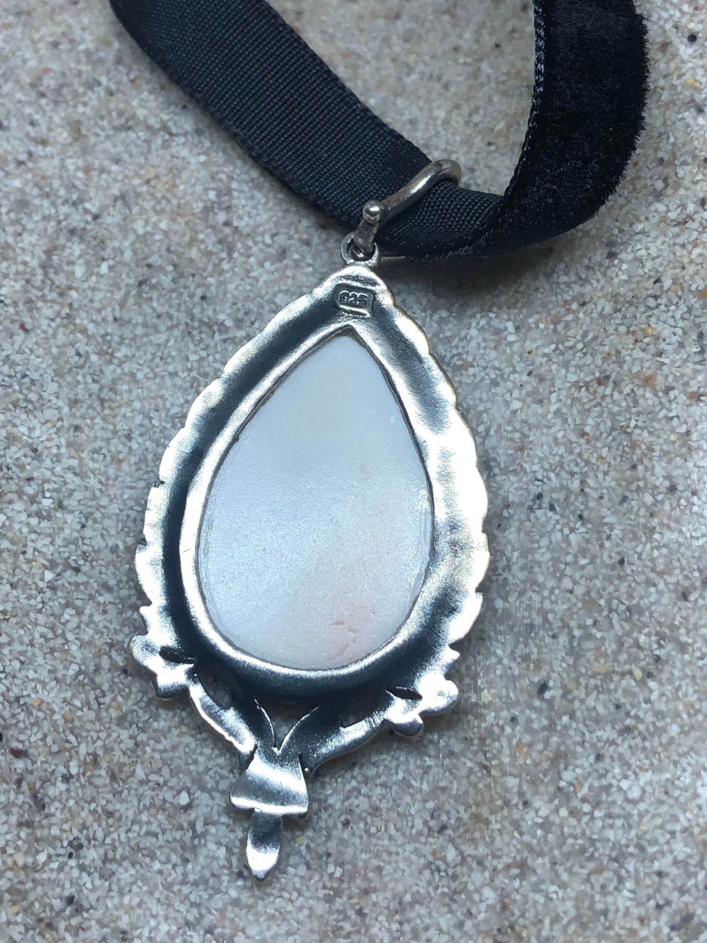 Vintage Genuine Pink shell Cameo Sterling Silver Necklace Choker