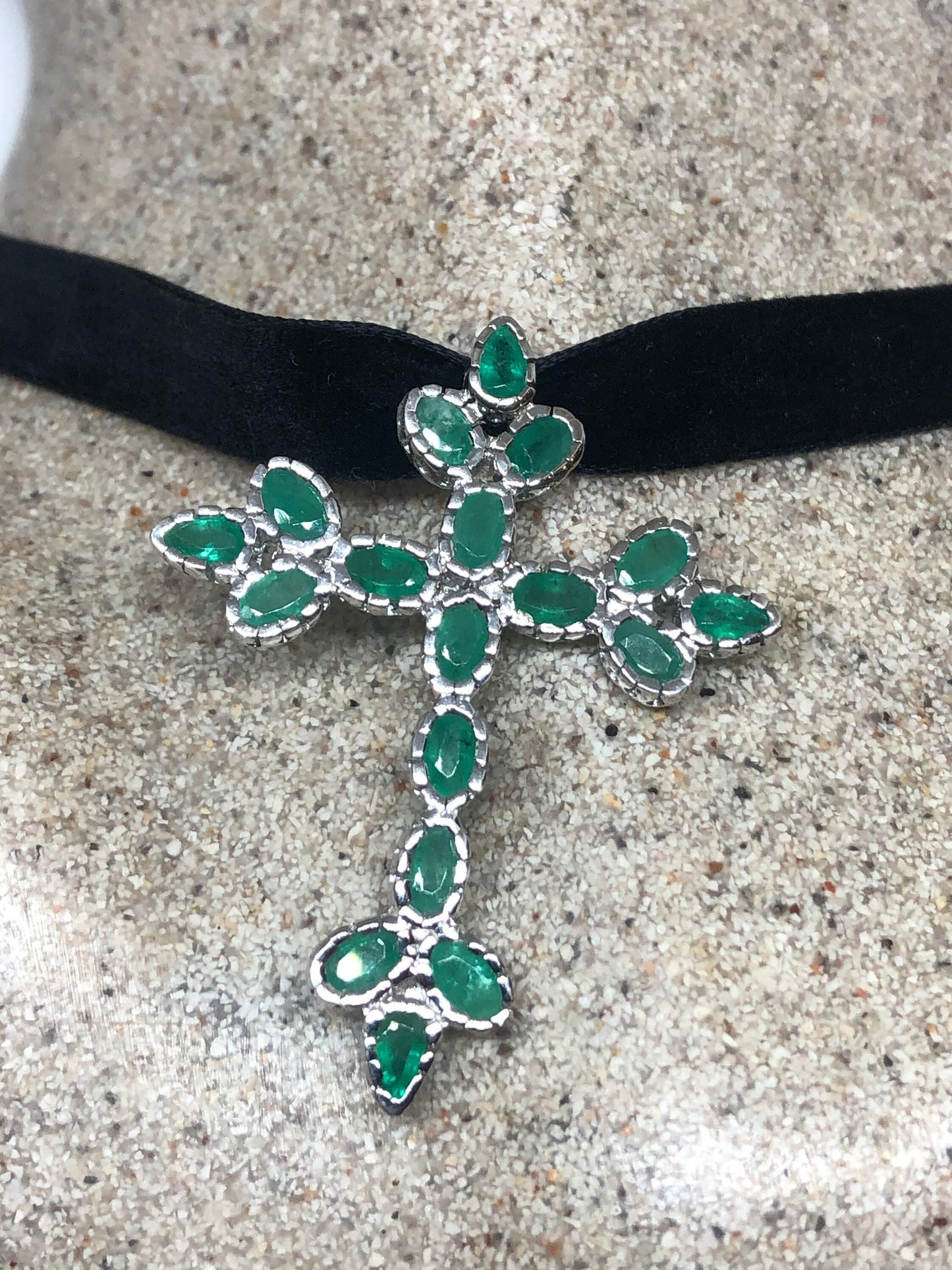 Vintage Green Emerald Choker 925 Sterling Silver Cross Pendant Necklace Velvet Choker