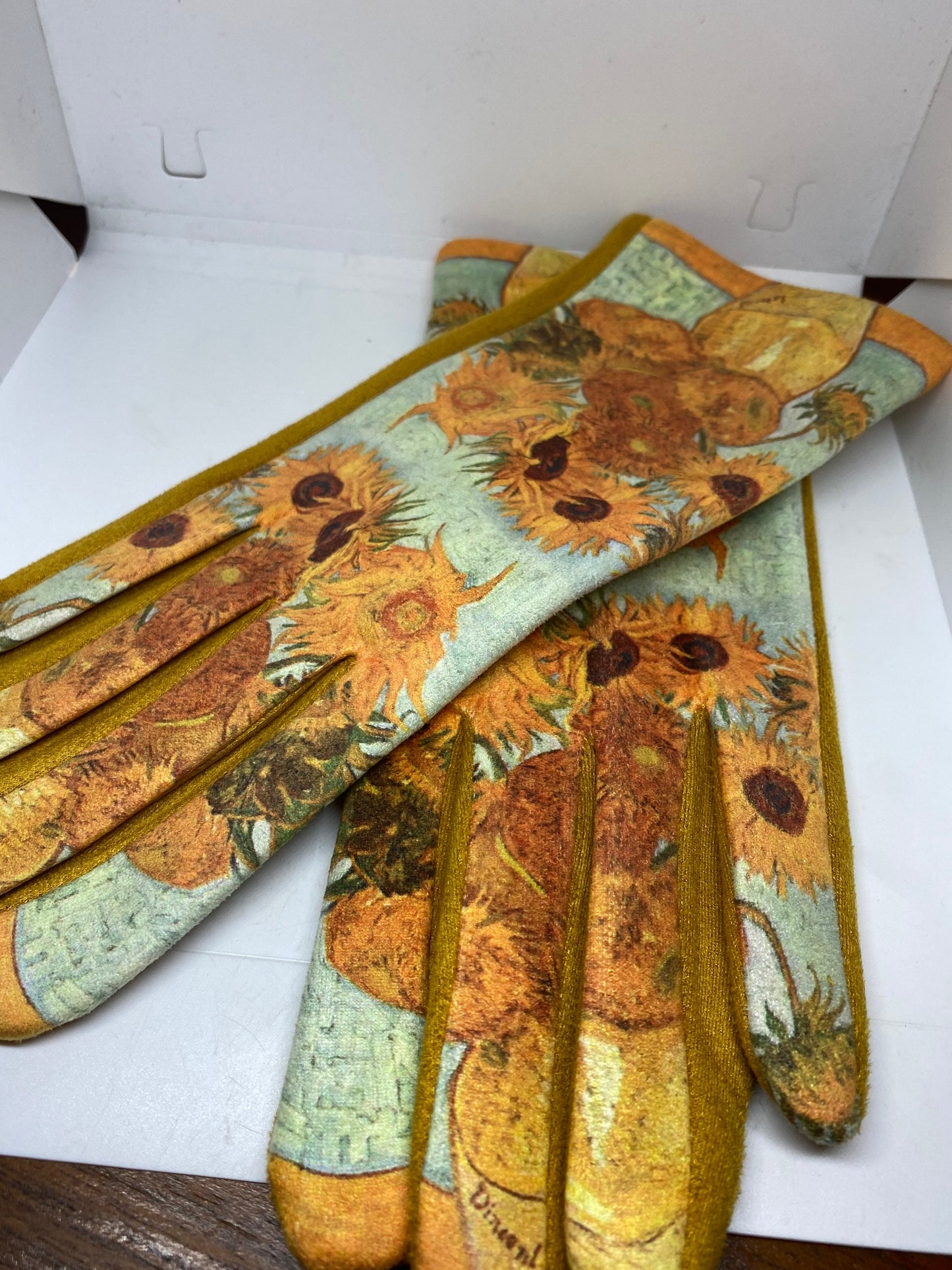 Vintage Style Impressionist Ultraseude Fleece Gloves