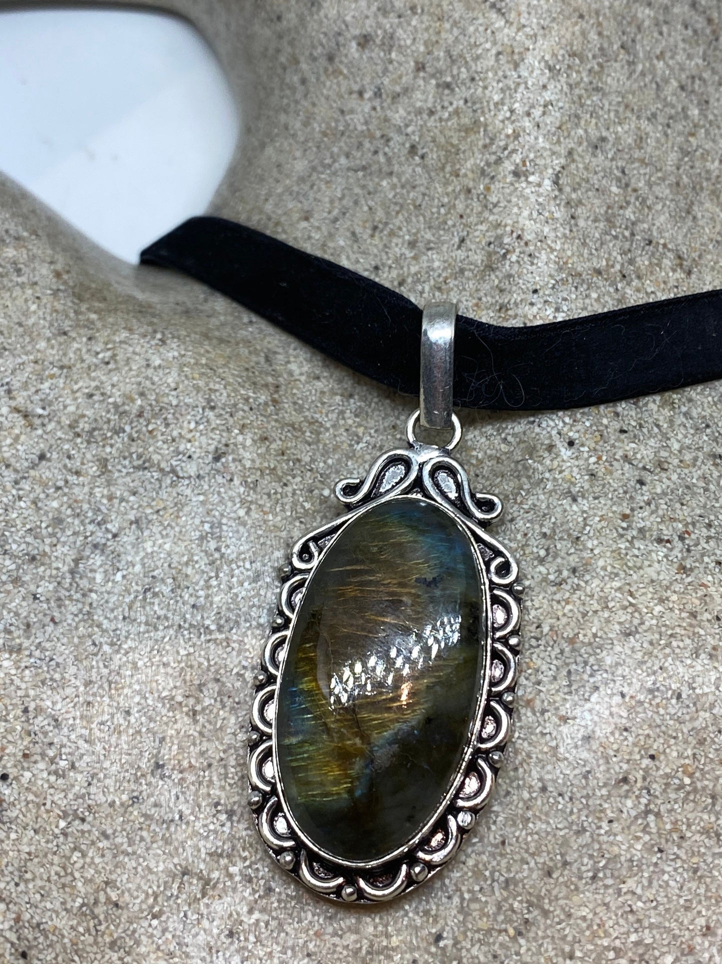 Vintage Silver Genuine Labradorite Gemstone Necklace.