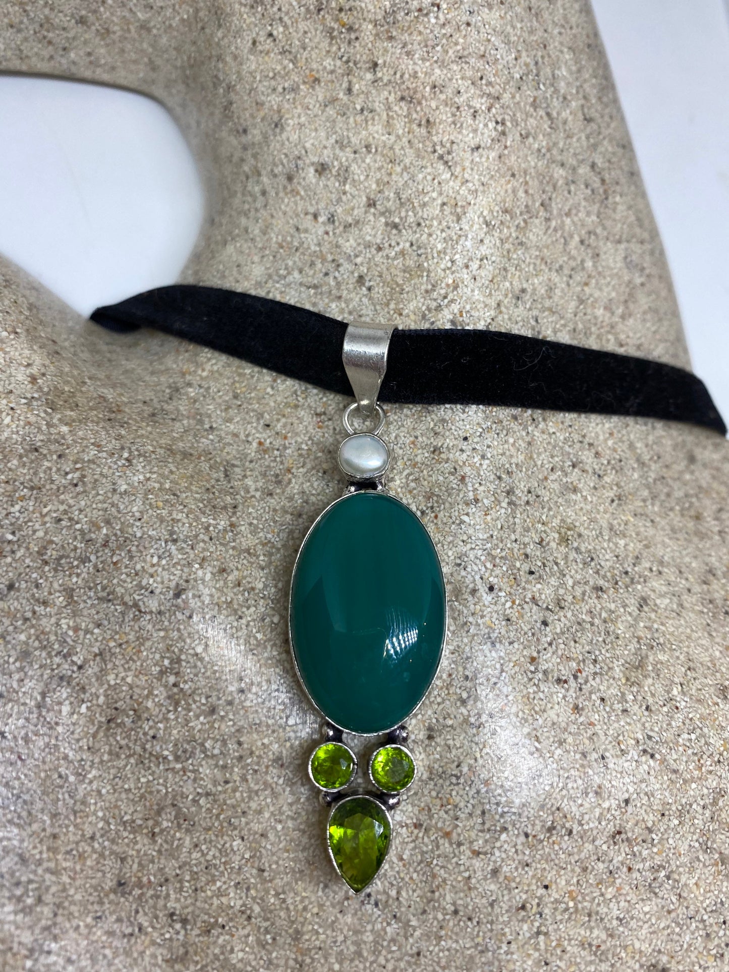 Handmade Vintage Green Chysopraise Crystal Choker Pendant