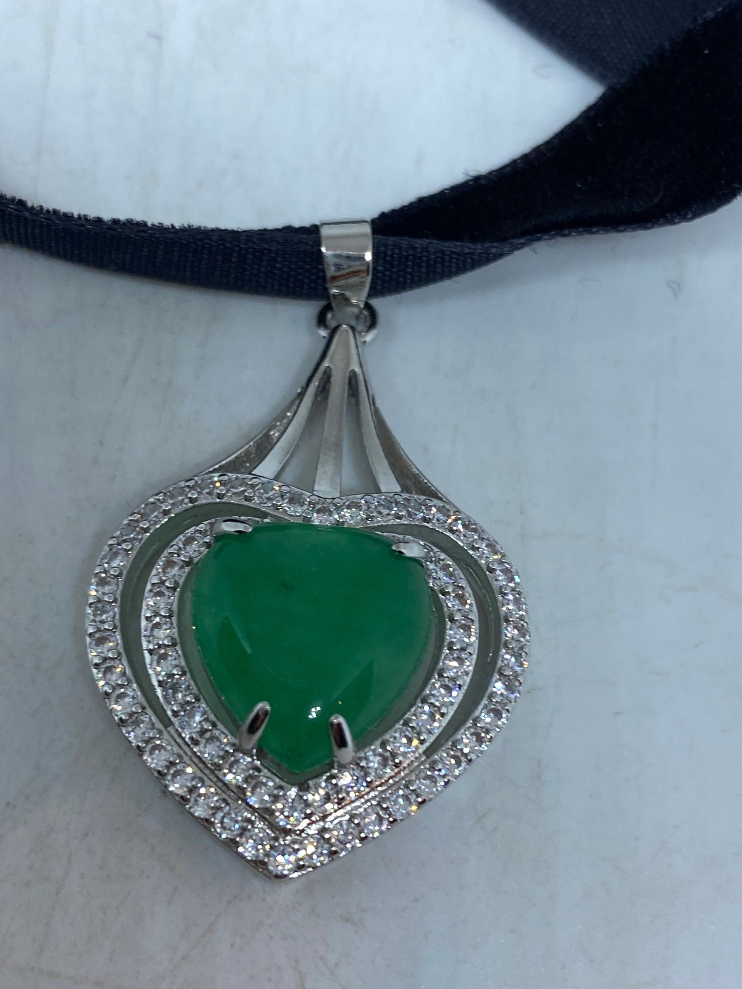 Vintage Green Jade Heart Choker Gold Finish Necklace Pendant