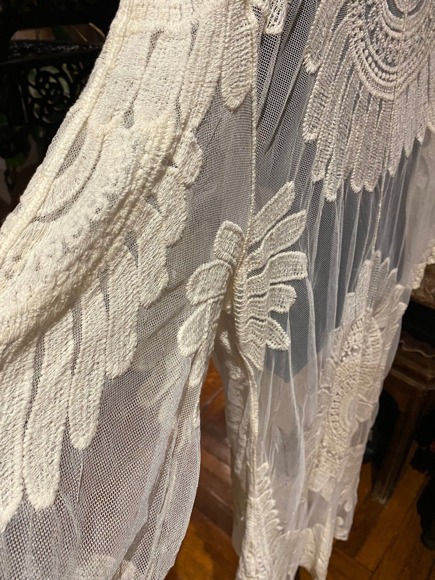 Vintage Style Off White Lace Embroidered kimono jacket