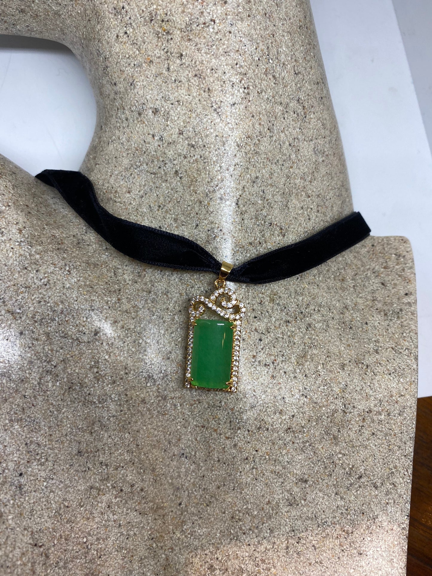 Vintage Green Jade Choker Gold Finish Necklace Pendant