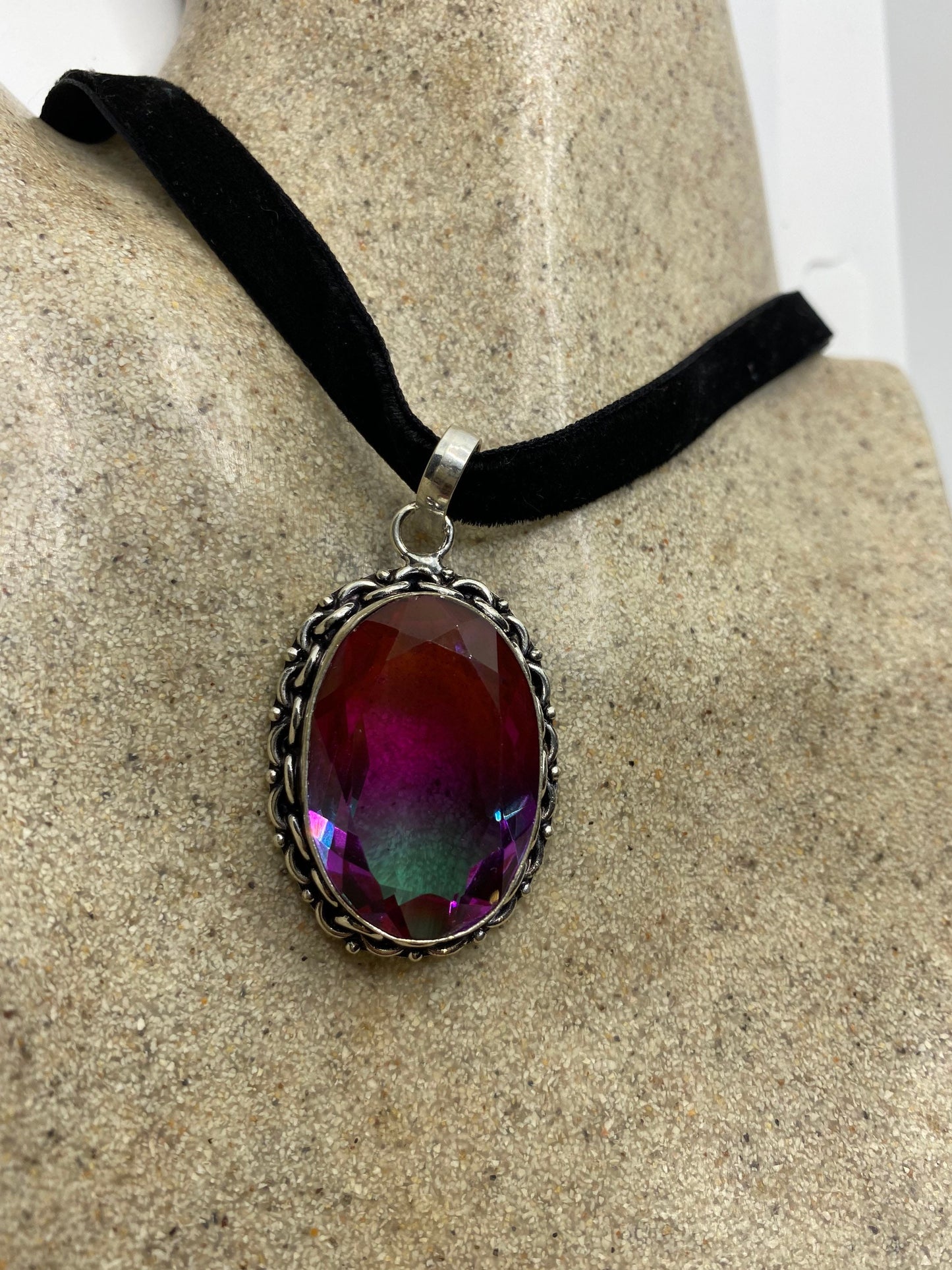 Vintage Genuine Facetted Antique watermelon Volcanic Glass Choker Necklace