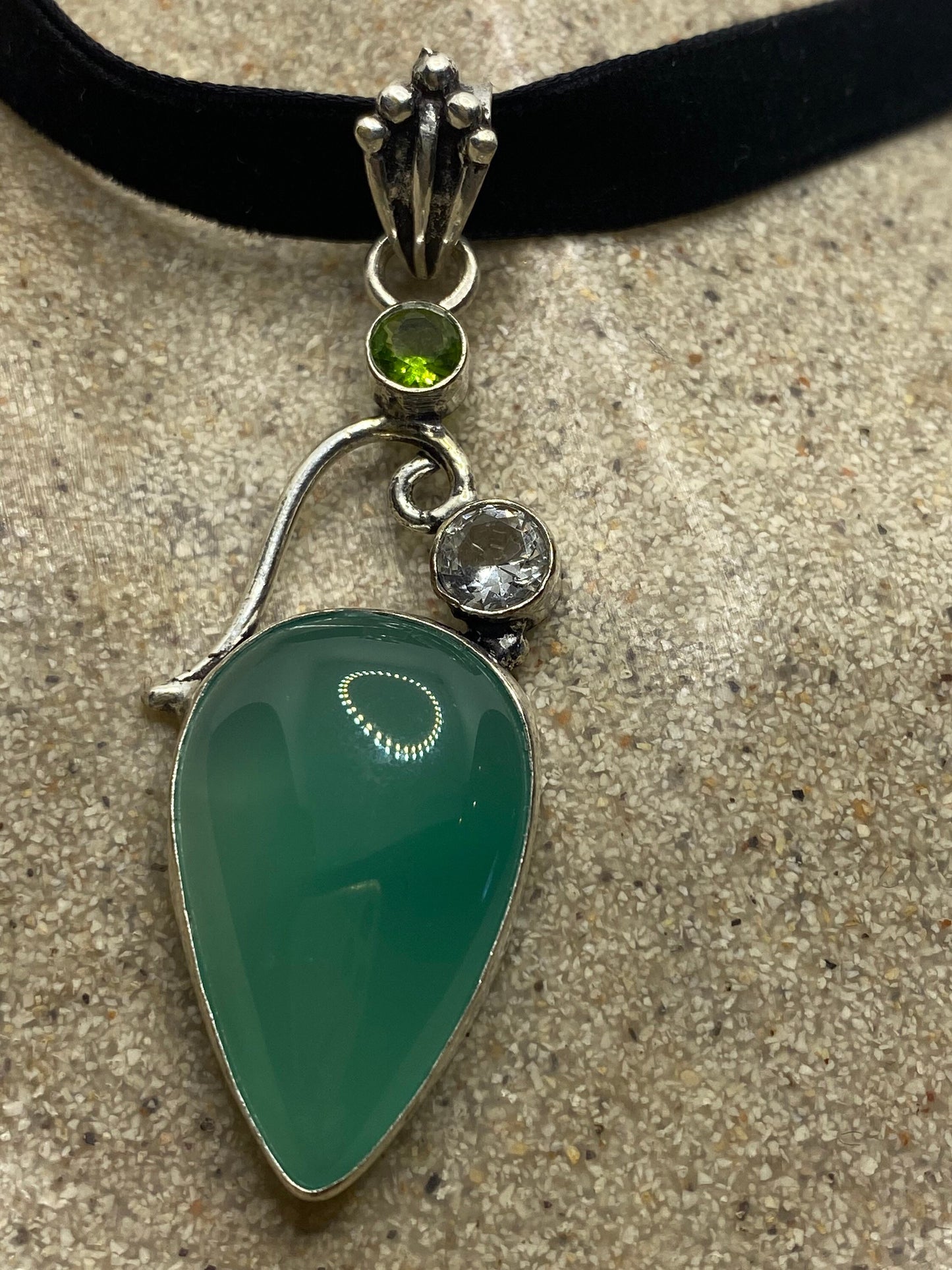 Handmade Vintage Green Chrysoprase Peridot Crystal Choker Pendant