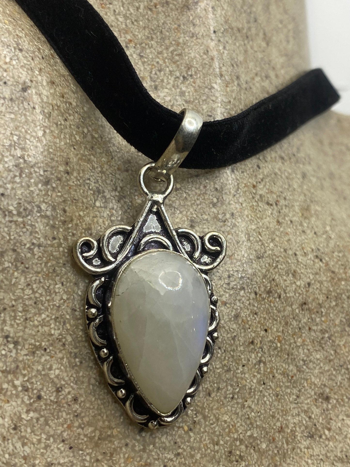 Vintage Rainbow Moonstone Choker Pendant Necklace