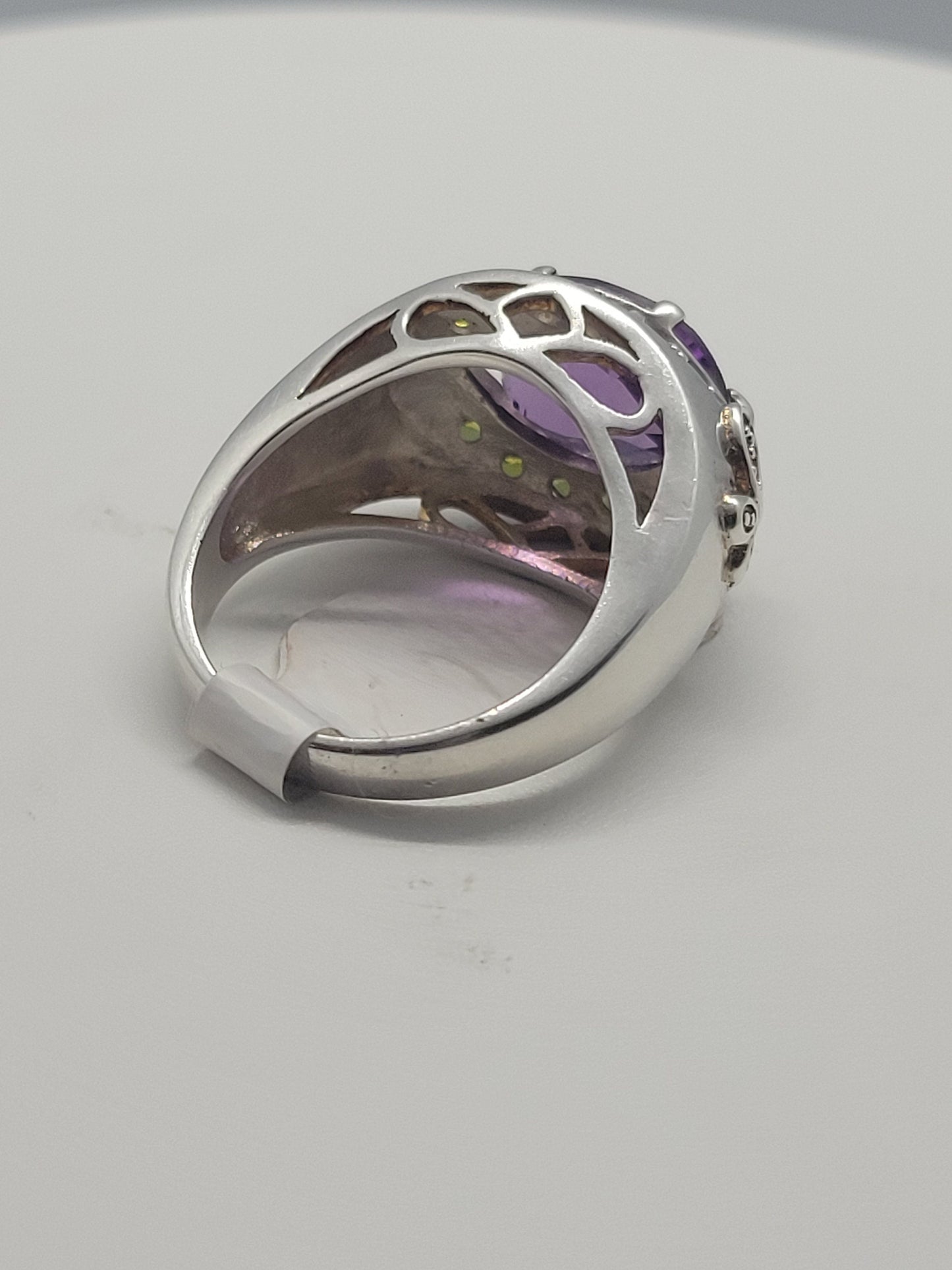 Vintage Purple Amethyst with Green Peridot Sidestones Ring in 925 Sterling Silver