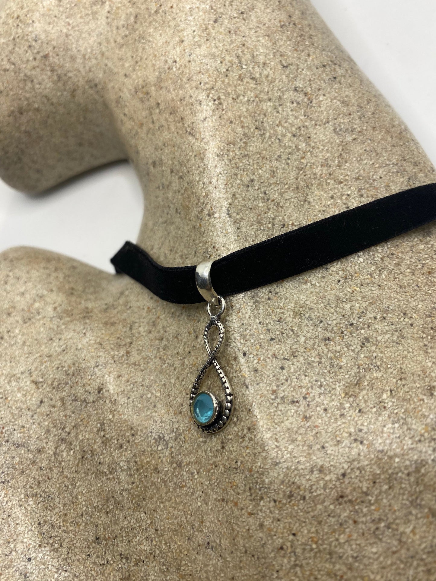 Vintage Cabochon Blue Chalcedony Choker Necklace