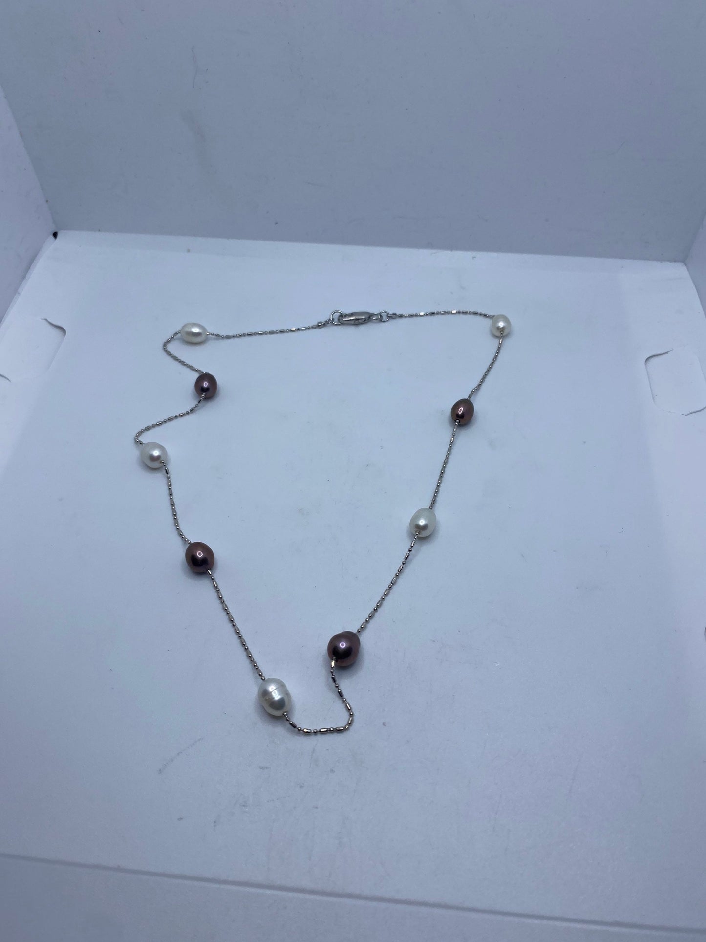 Vintage White Pearl 16 in Necklace