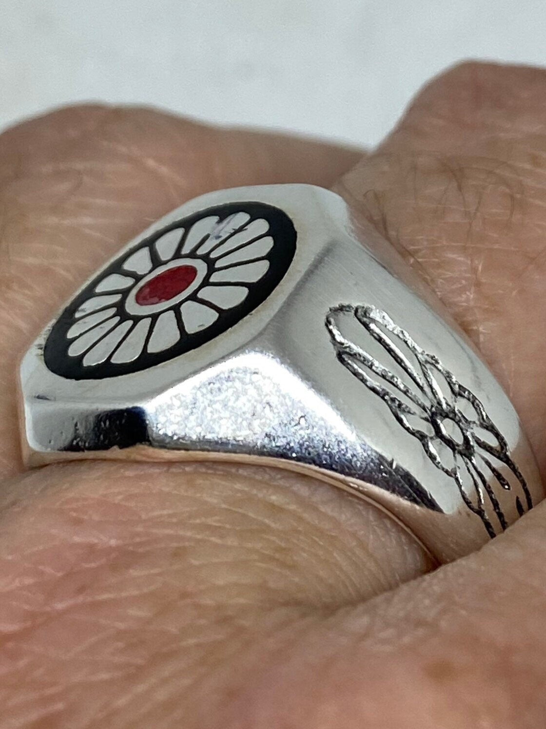 Vintage Native American Style Southwestern Red Stone Inlay Mens Chrysanthemum Ring
