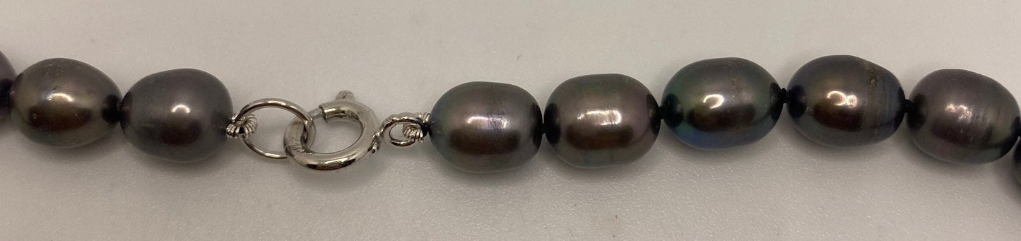 Vintage Hand Knotted Black Pearl 16 in Necklace
