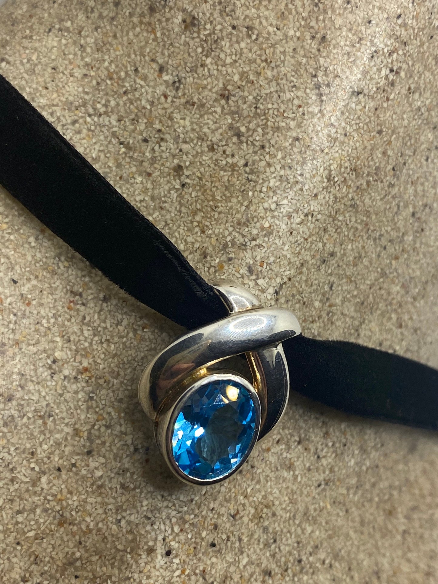 Vintage Blue Topaz 925 Sterling Silver Choker Necklace Pendant