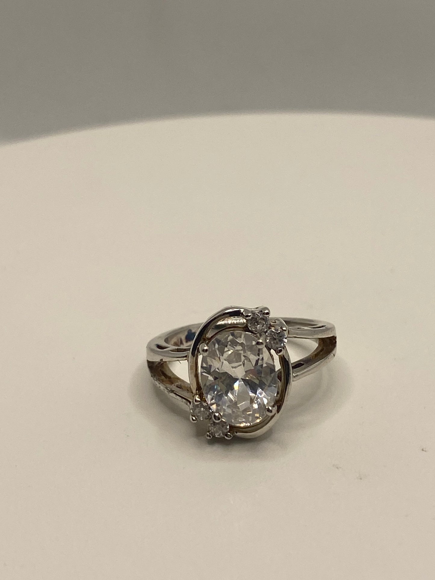 Vintage Cubic Zirconia Crystal Sterling Silver Ring Size 8