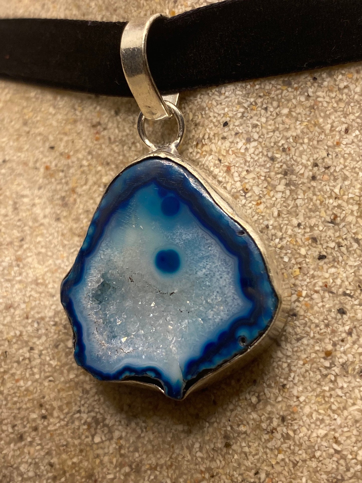 Vintage Silver Genuine Banded Blue Onyx Agate Choker Black Velvet Ribbon Pendant Necklace