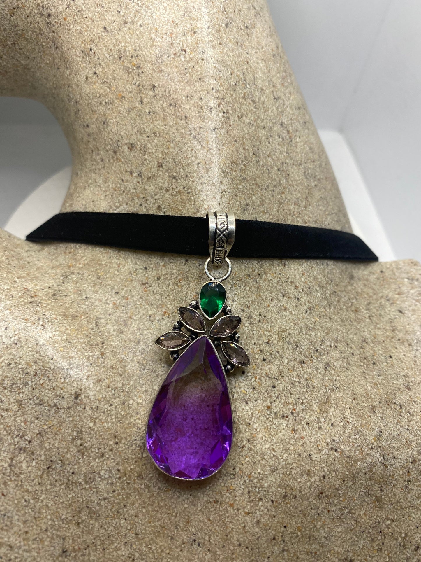 Vintage Genuine Facetted Antique Watermelon Volcanic Glass Choker Necklace