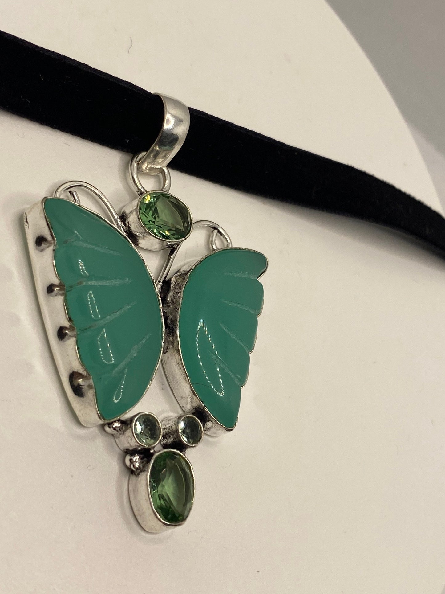 Vintage Green Chalcedony Fluorite Butterfly Pendant Necklace Velvet Choker