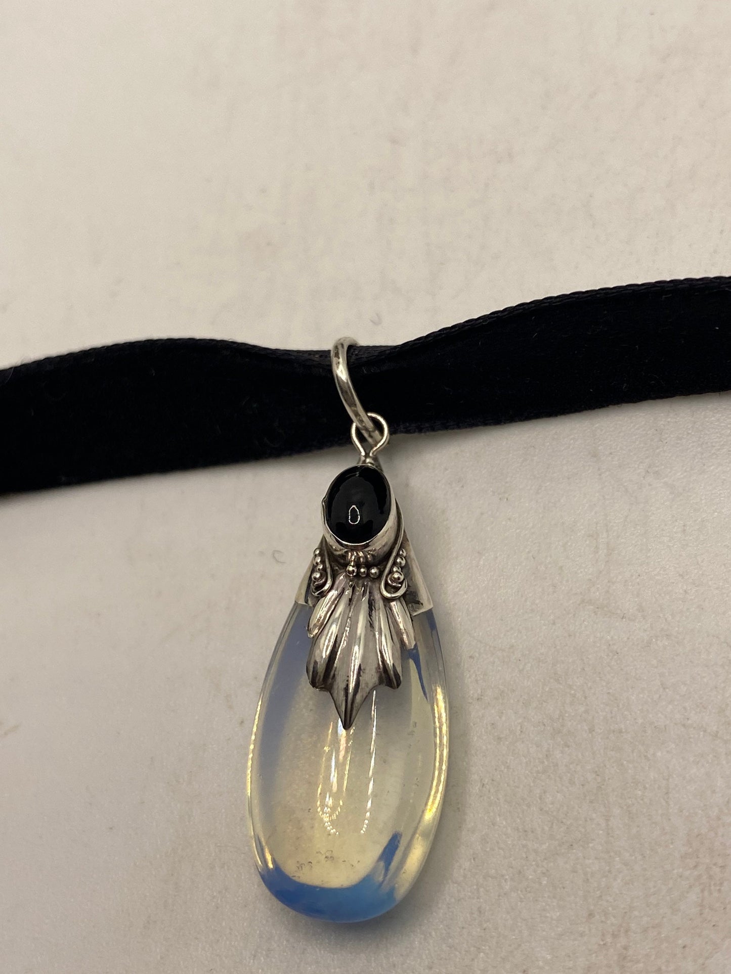 Vintage Opal milk glass 925 Sterling Silver Choker Necklace