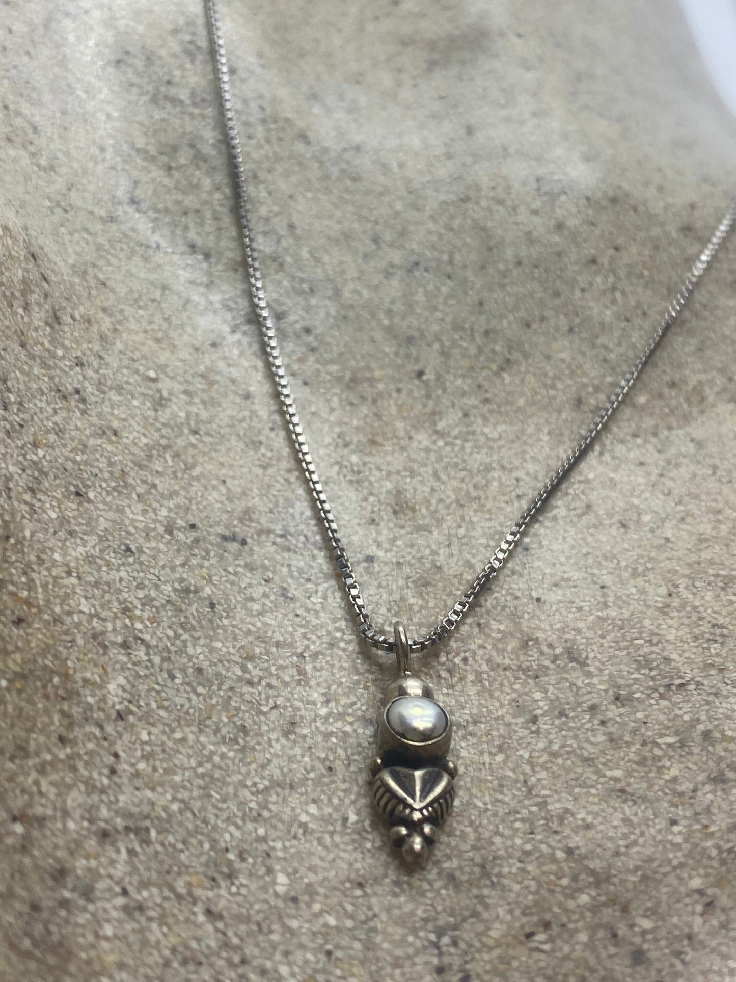 Vintage 925 Sterling Silver White Pearl Pendant 16 inch necklace
