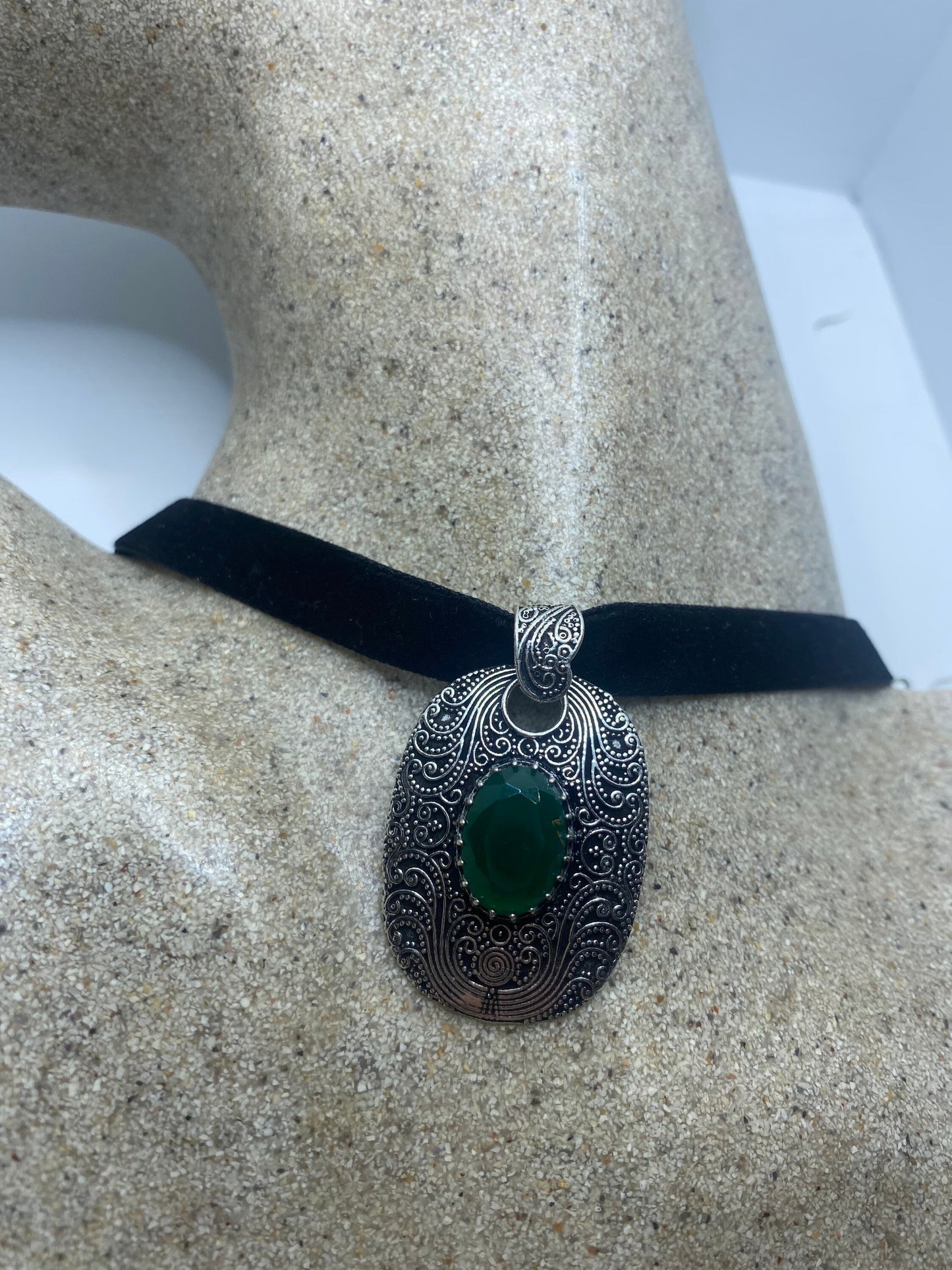 Handmade Vintage Green Chysopraise Crystal Choker Pendant