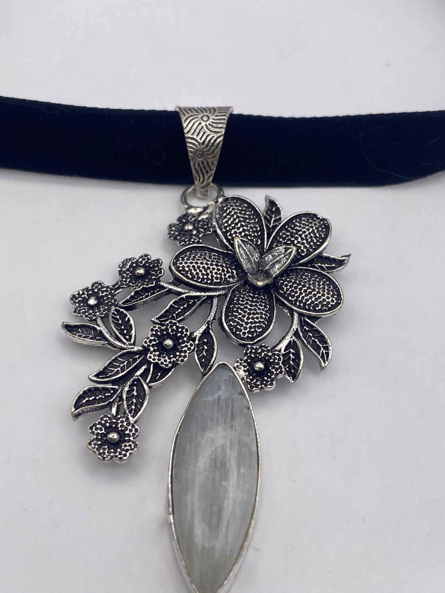 Vintage Cabochon Blue Rainbow Moonstone Choker Necklace