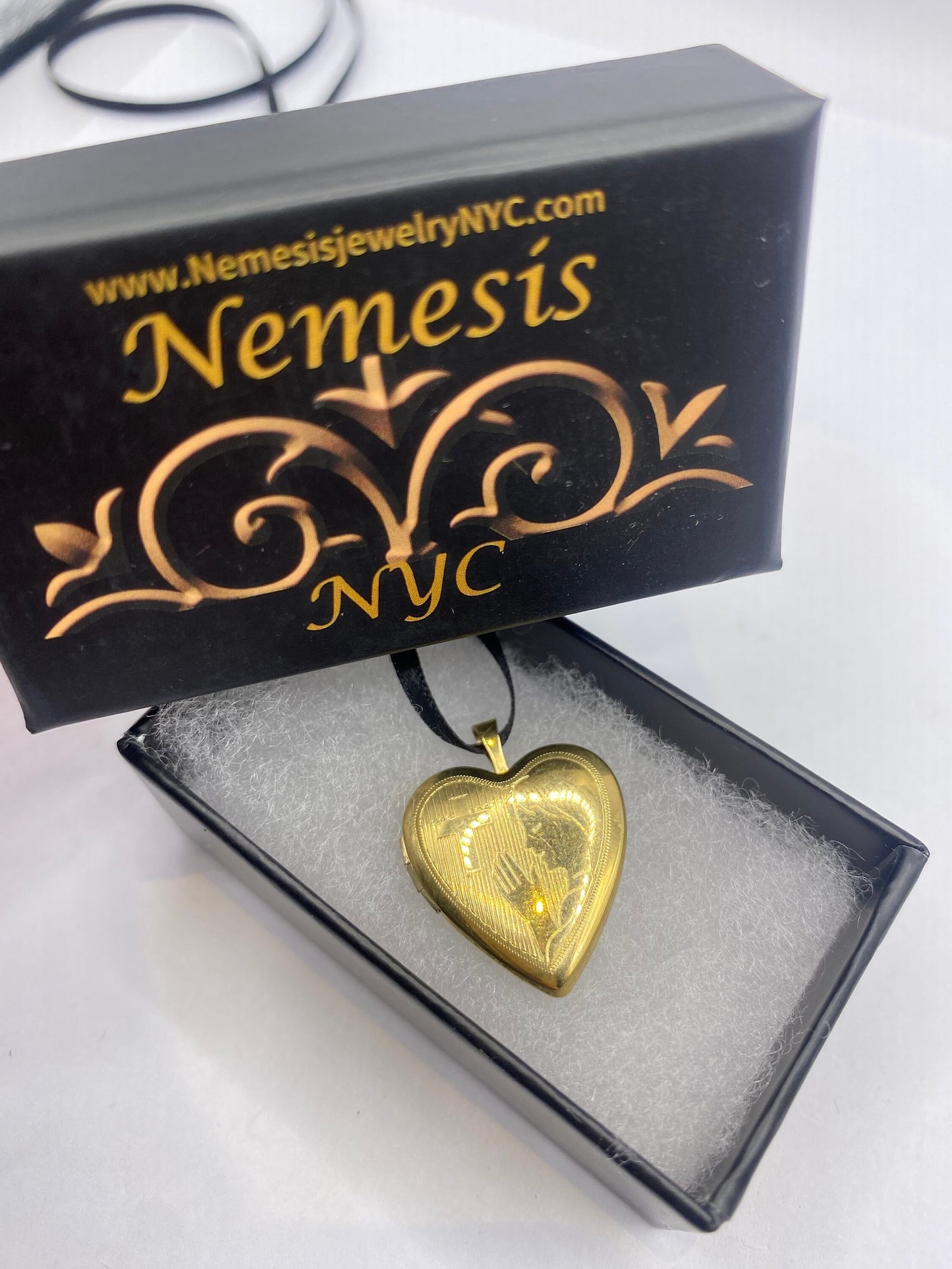 Vintage Heart Locket Choker | 9k Gold Filled Prayer Hands Pendant