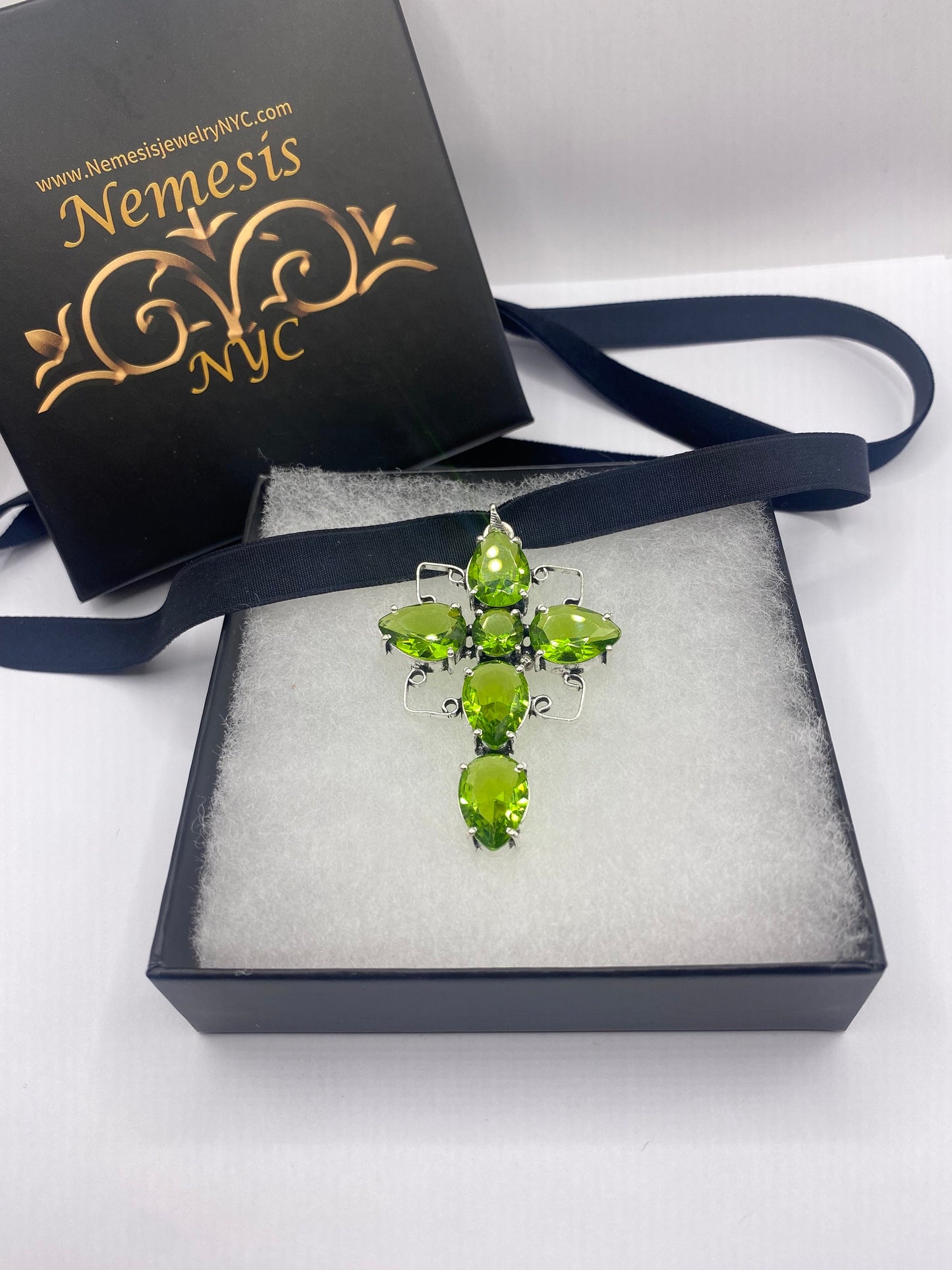 Vintage Green Glass Cross Choker Necklace