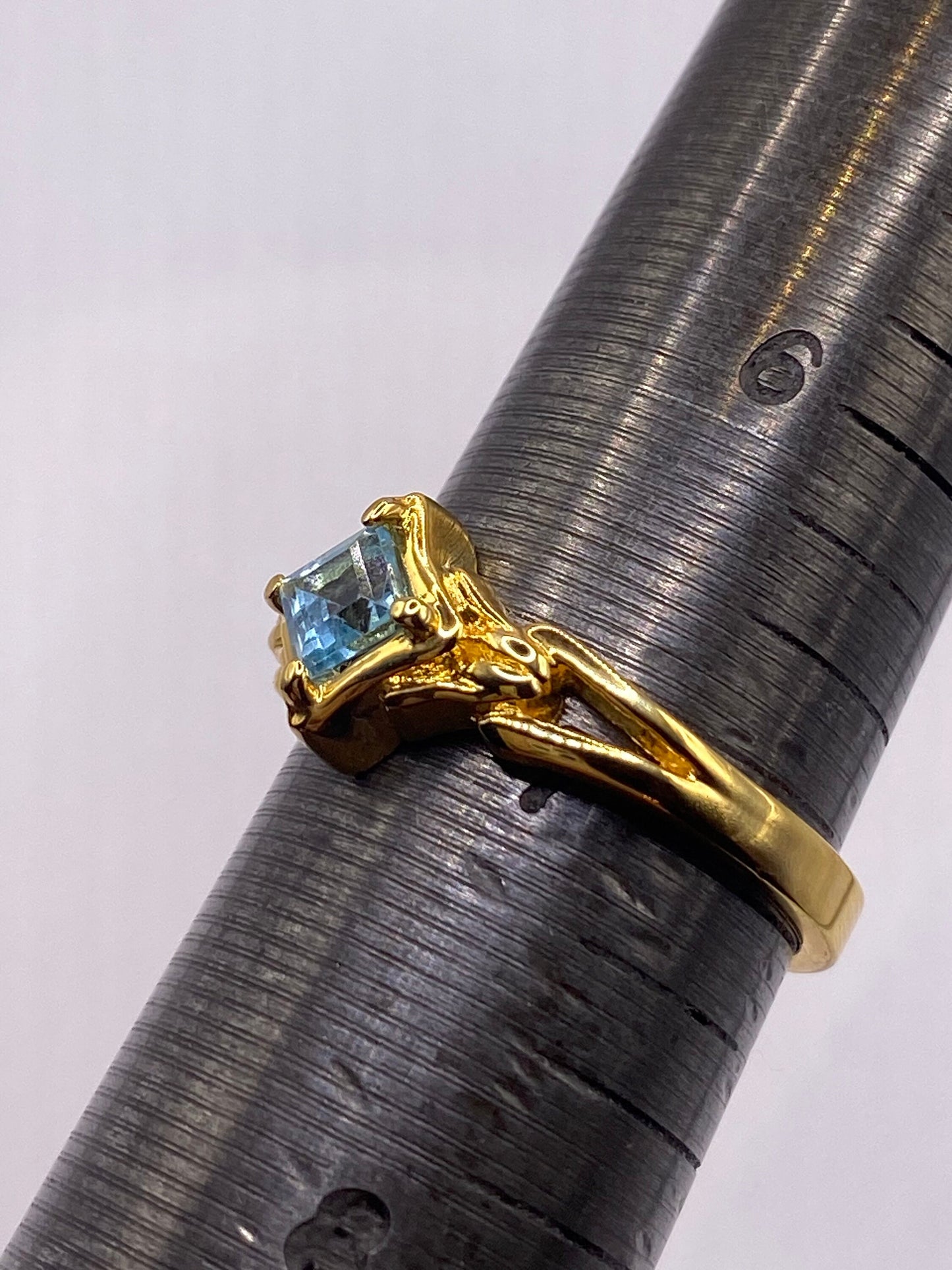 Vintage geniune blue topaz 925 sterling silver Cocktail Ring