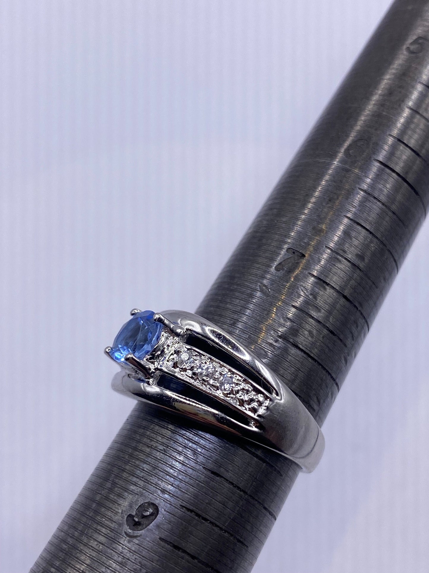 Vintage geniune blue topaz 925 sterling silver Cocktail Ring