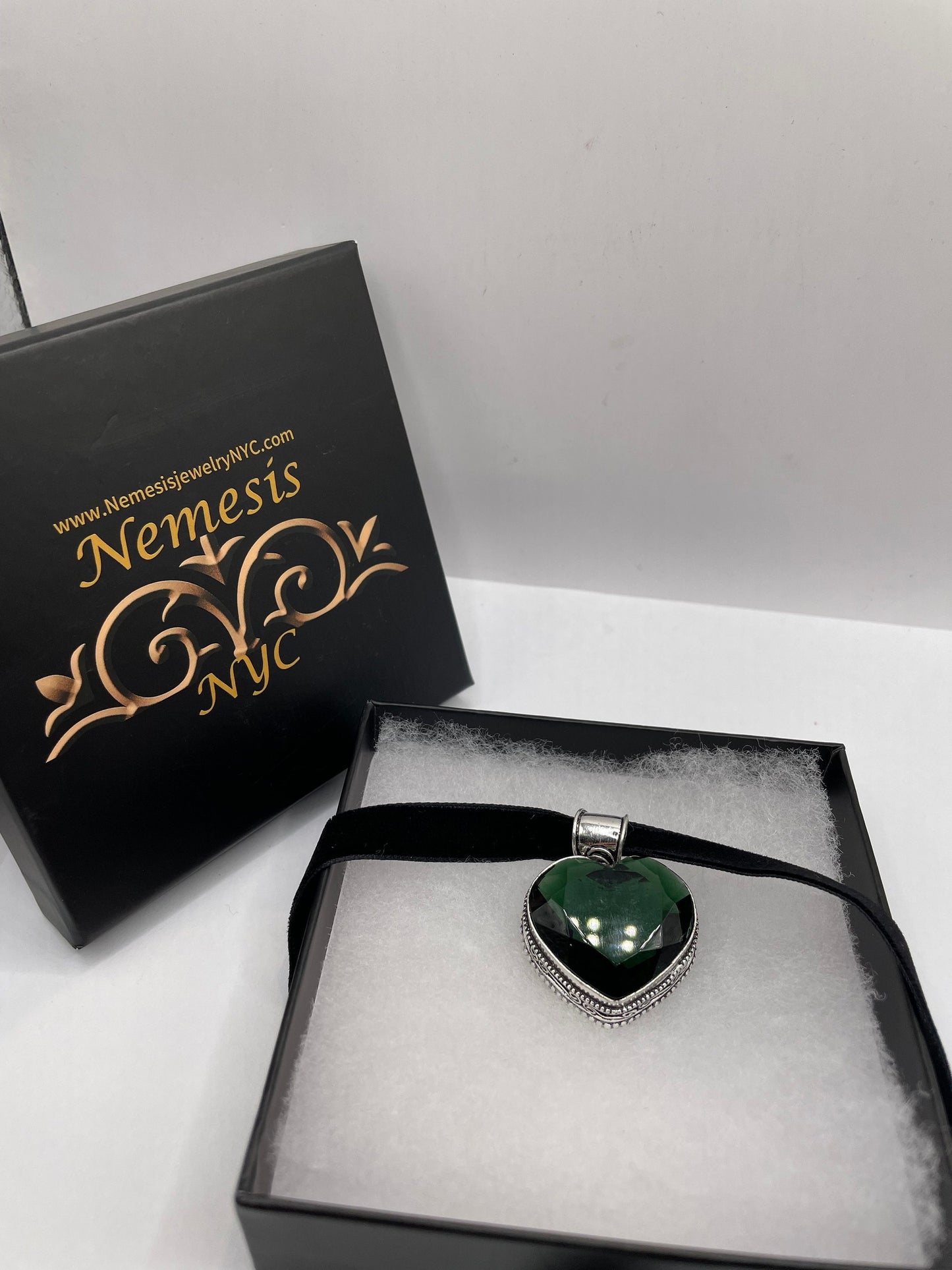 Vintage Heart Antique Green Emerald Glass Choker Necklace