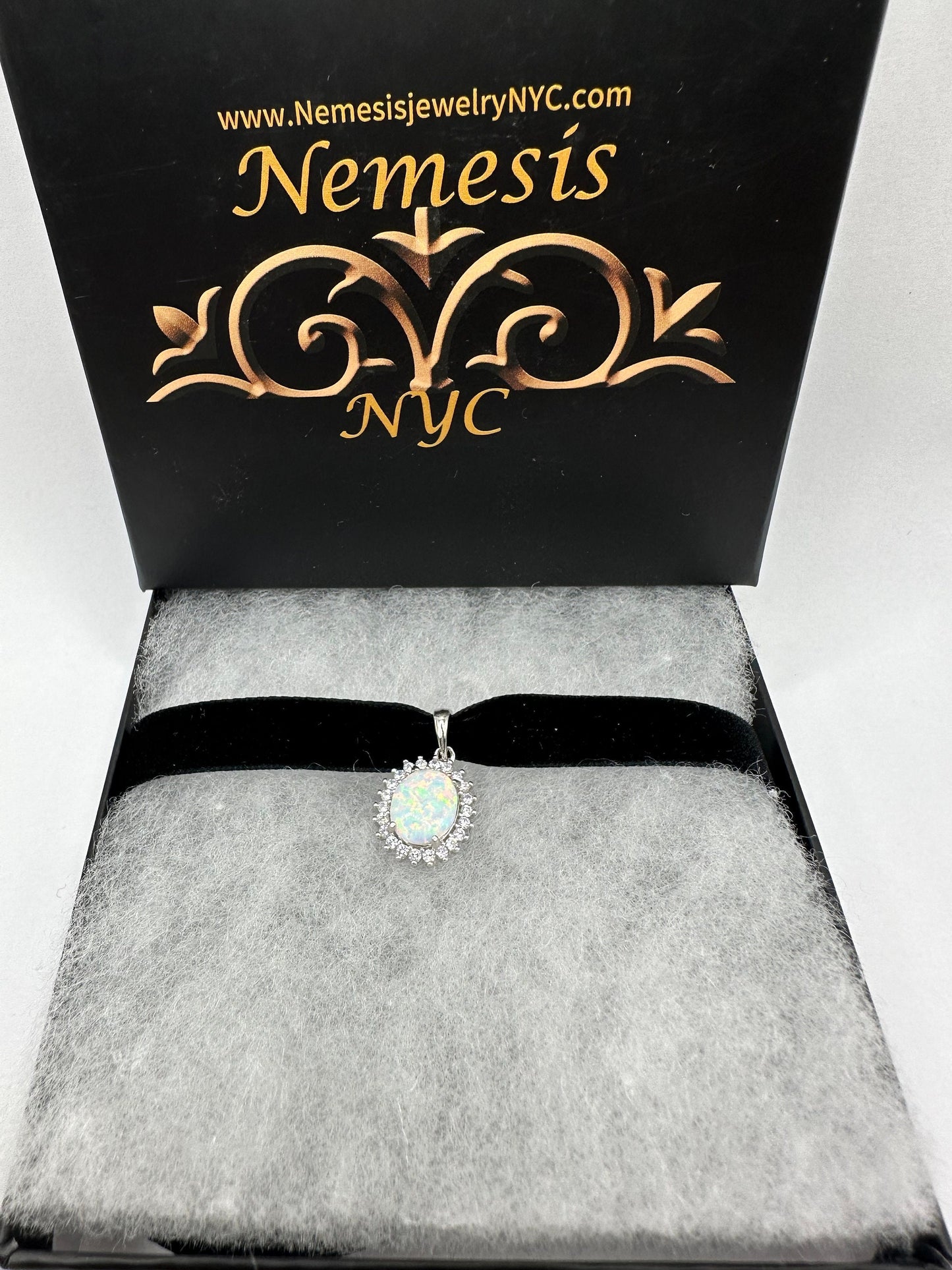 Vintage White Opal Choker Golden 925 Sterling Silver Pendant Necklace
