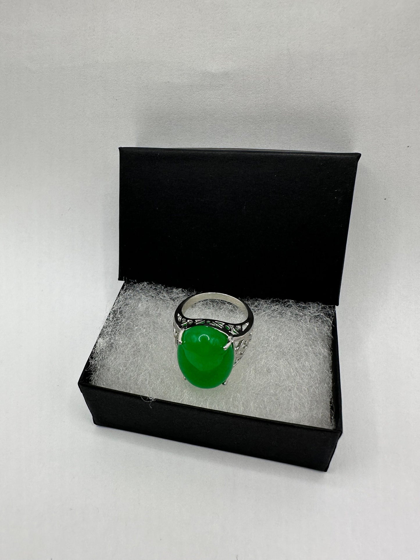 Vintage Lucky Green Nephrite Jade Ringi