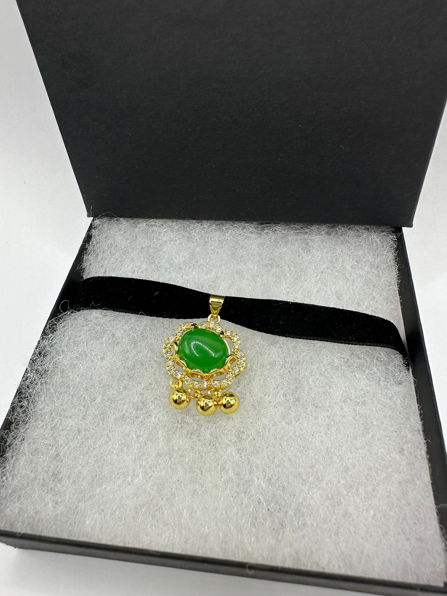 Vintage Green Jade Choker Gold Finish Necklace Pendant