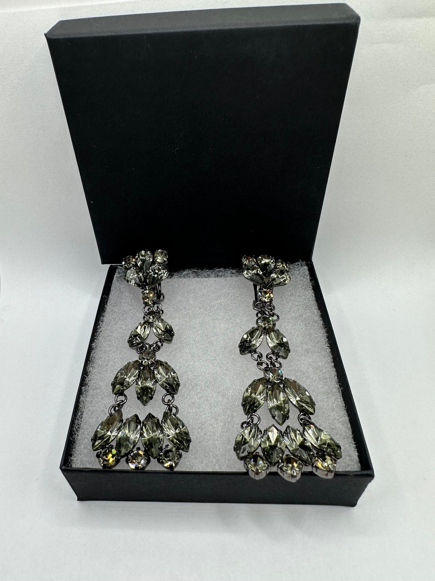 Elijah Vintage Chandelier Earrings Silver diamond look Austrian Crystal