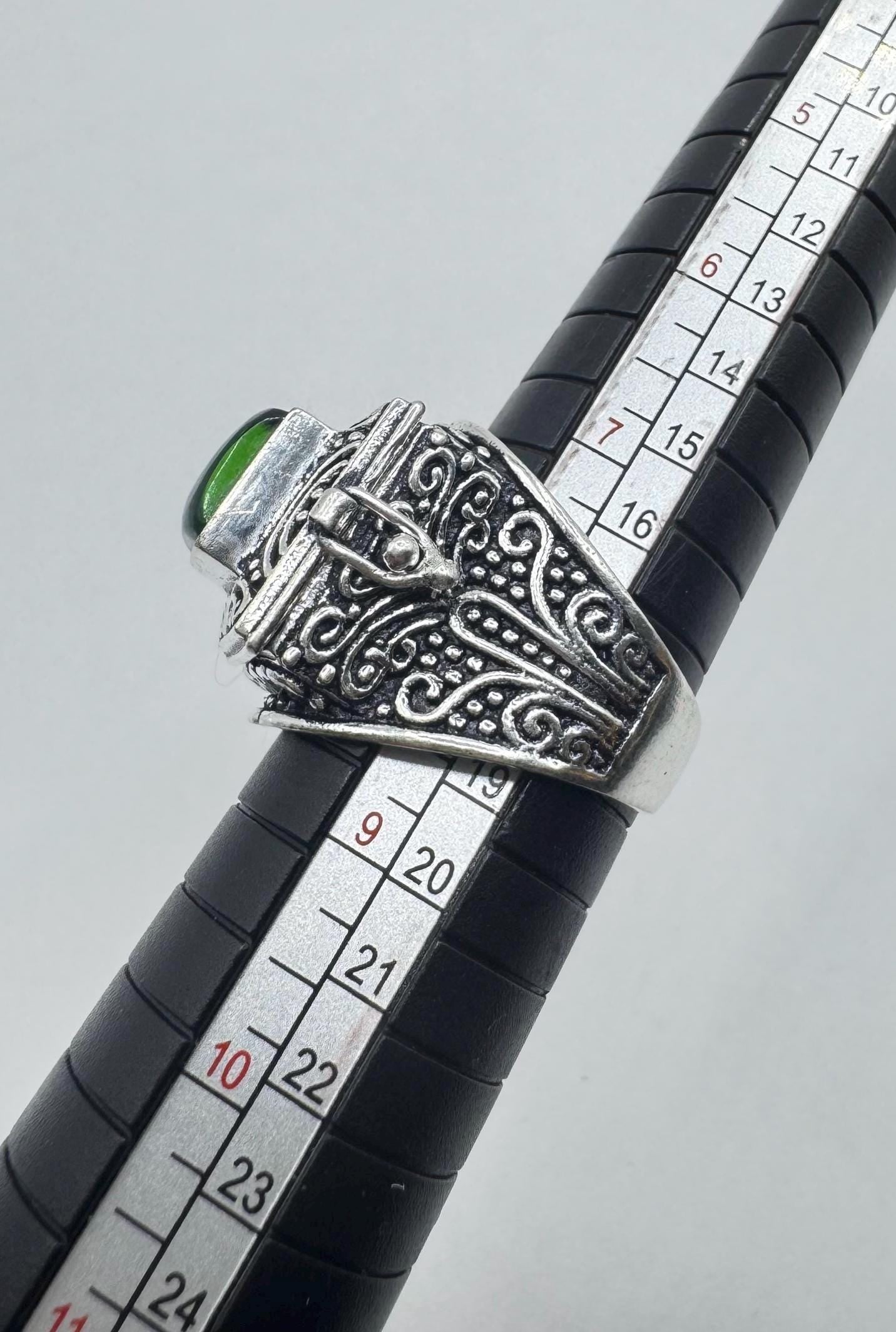 Vintage Green Emerald Glass Silver White Bronze Poison Pillbox Ring