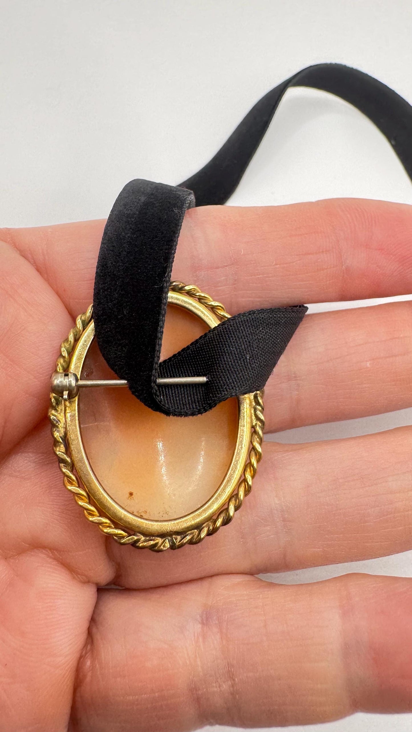 Vintage Shell Cameo Yellow Gold Filled Brooch Pin | black velvet ribbon choker