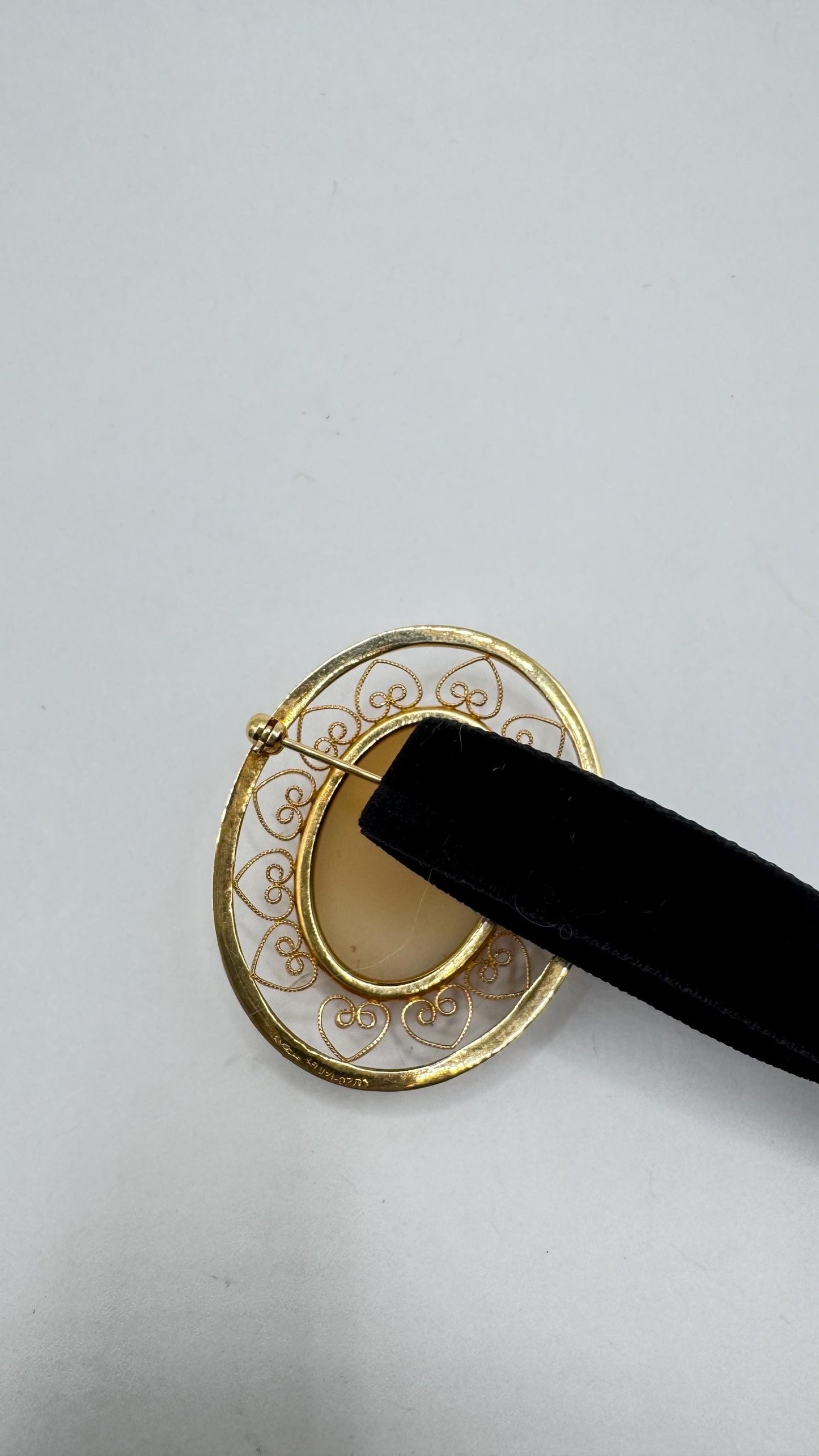 Vintage Shell Cameo Yellow Gold Filled Brooch Pin | black velvet ribbon choker
