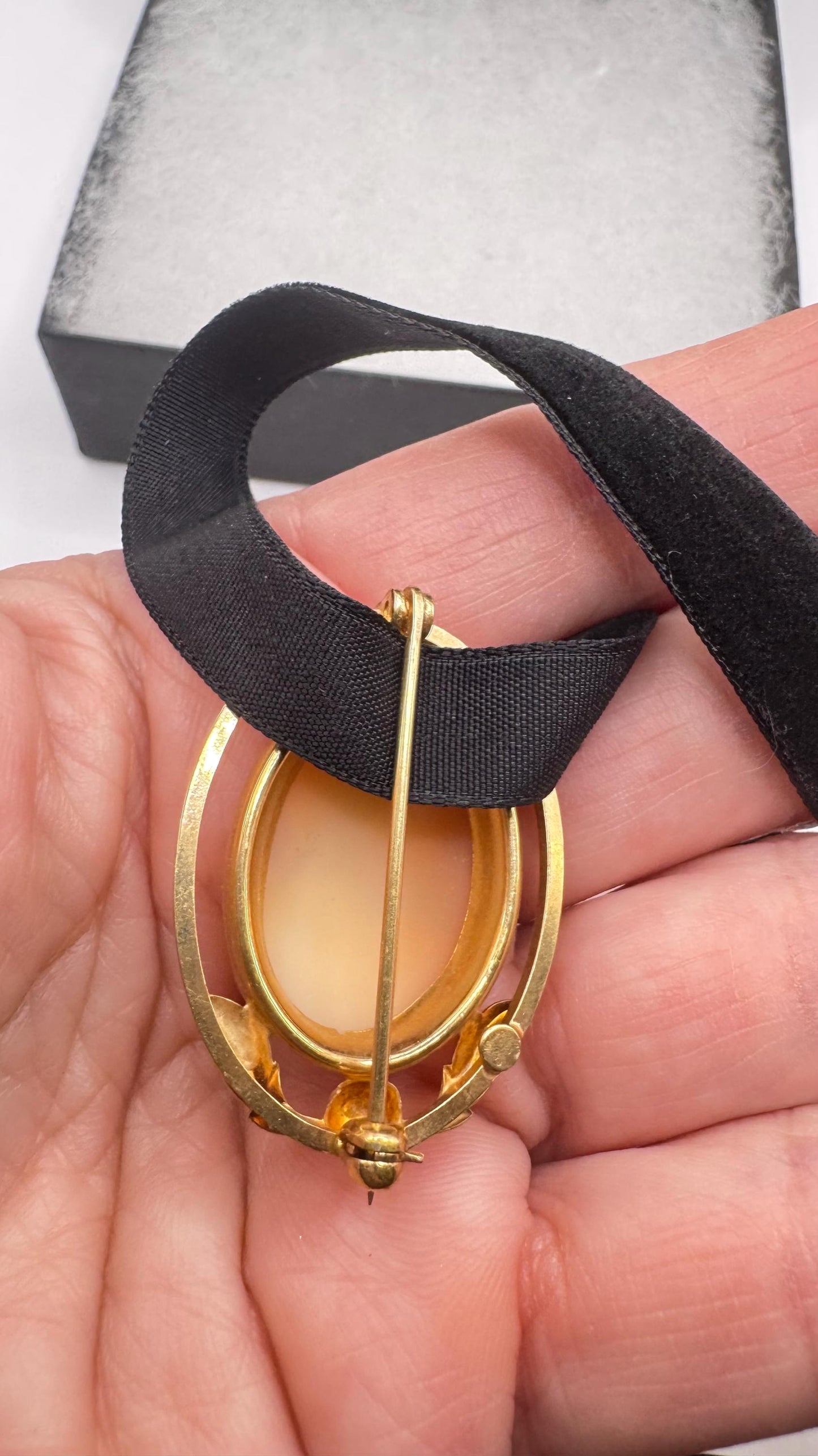 Vintage Shell Cameo Yellow Gold Finished Brooch Pin