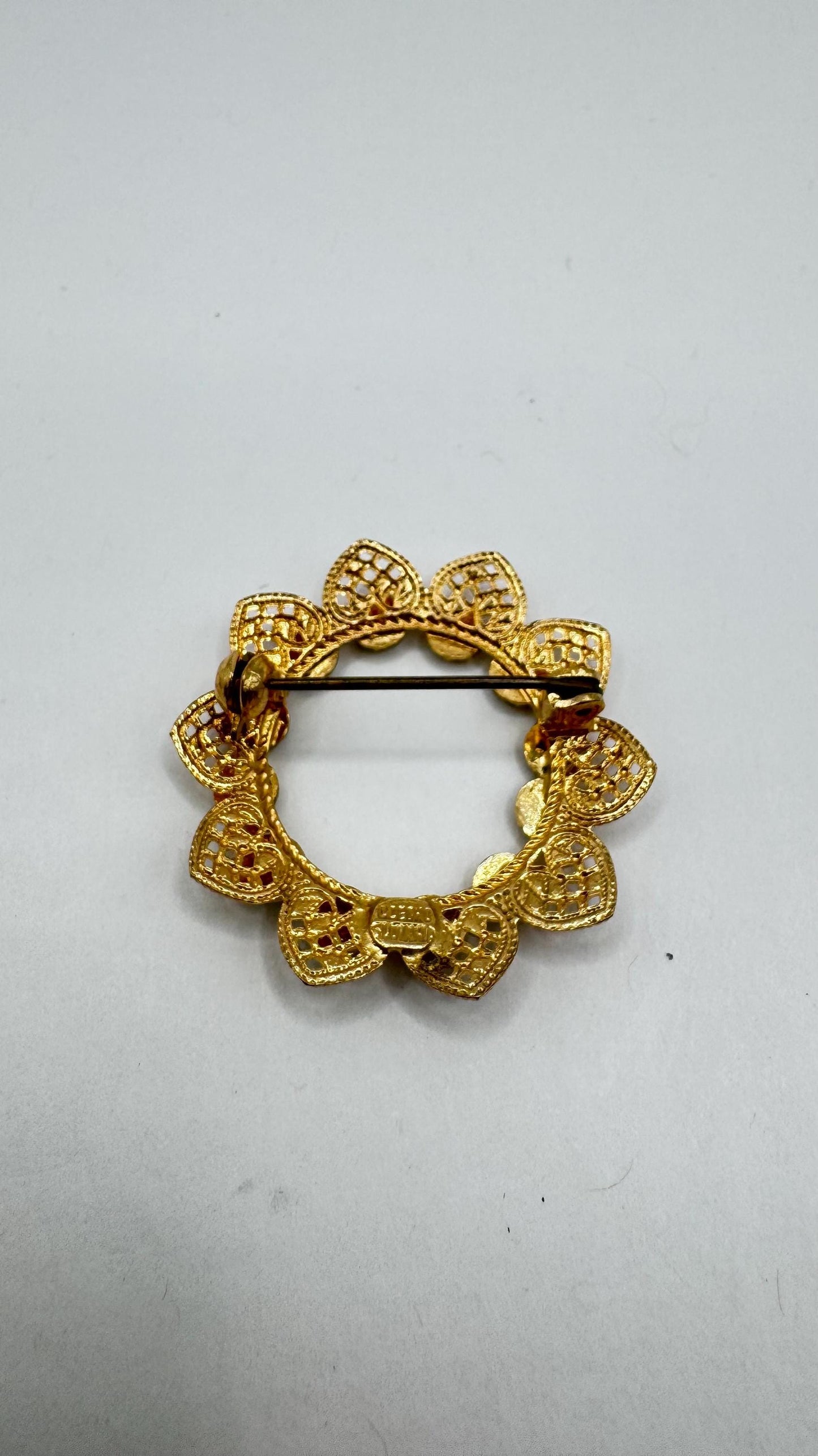 Vintage Green Jade Yellow Gold Filled Brooch Pin | black velvet choker