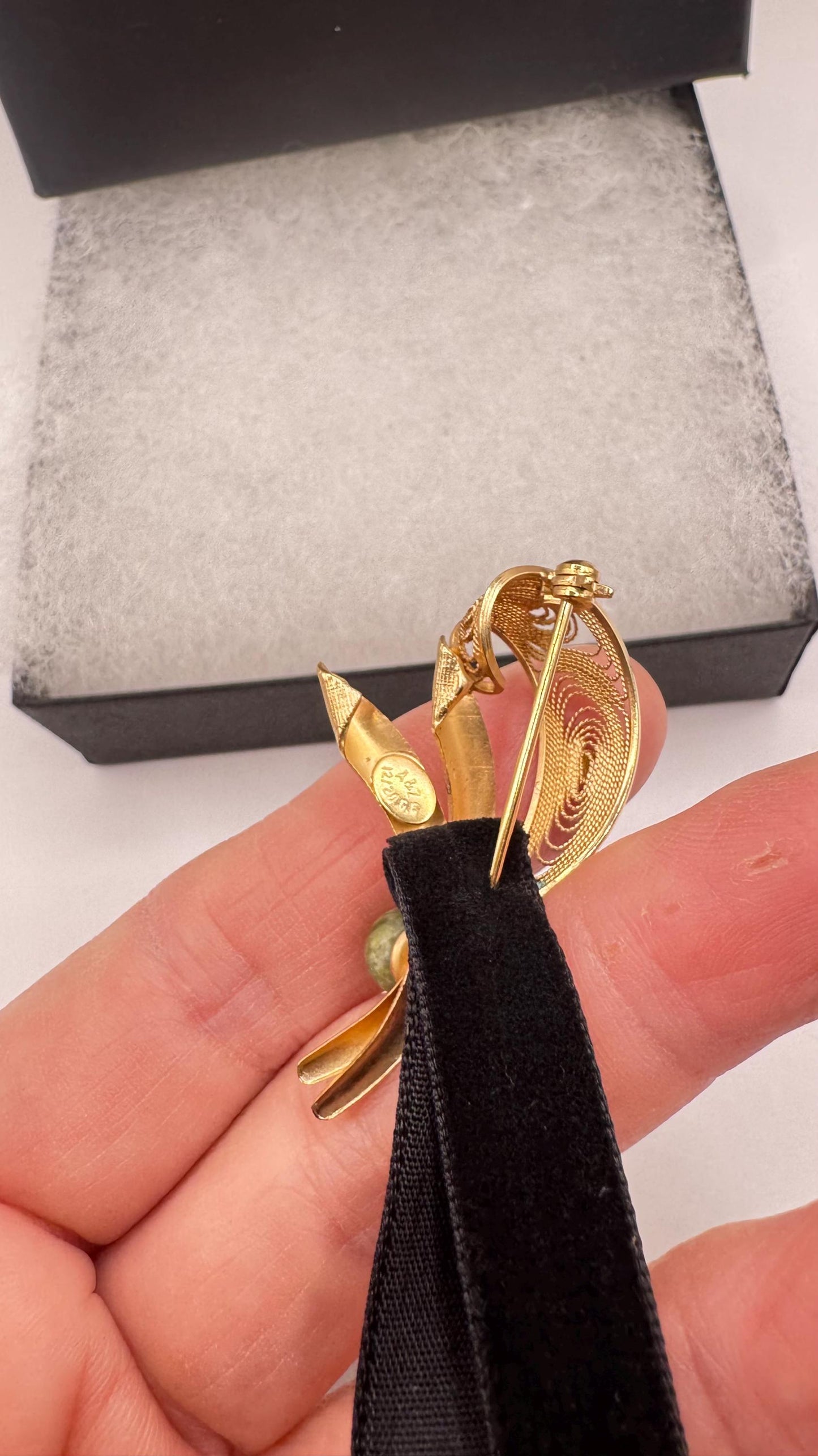 Vintage Green Jade Yellow Gold Filled Brooch Pin | black velvet choker