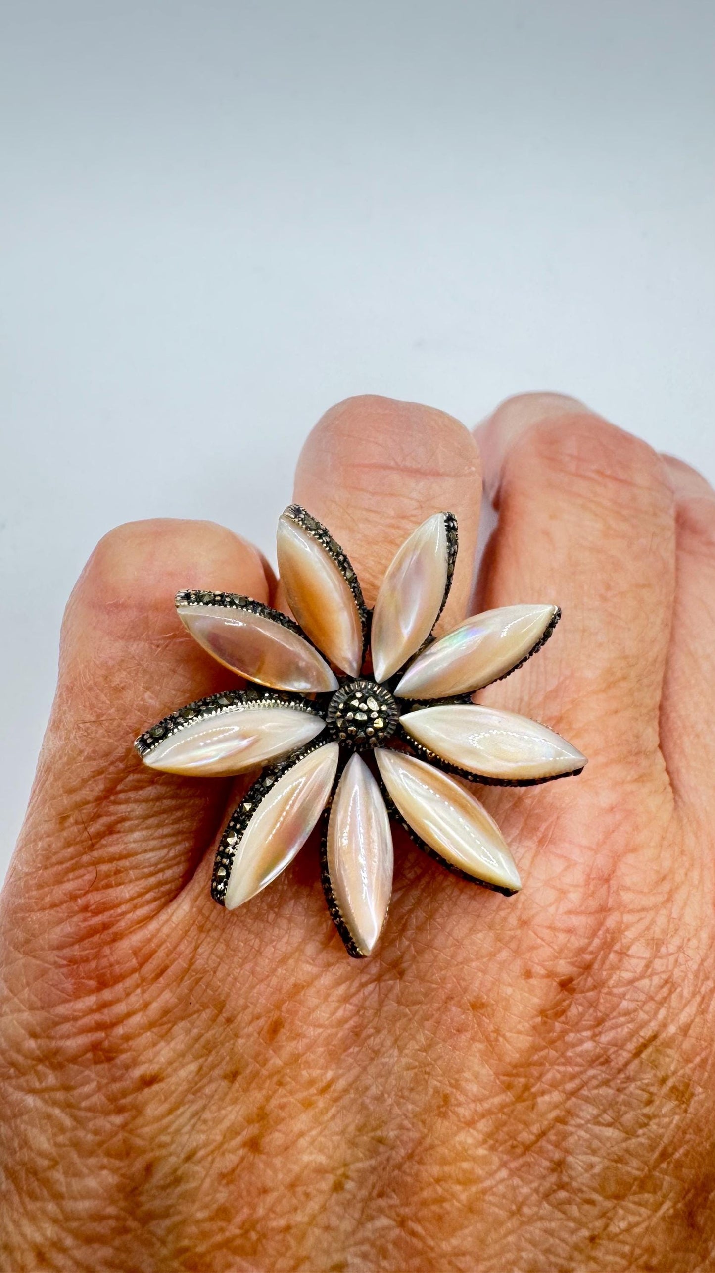 Vintage Mother of Pearl 925 Sterling Silver Marcasite Ring
