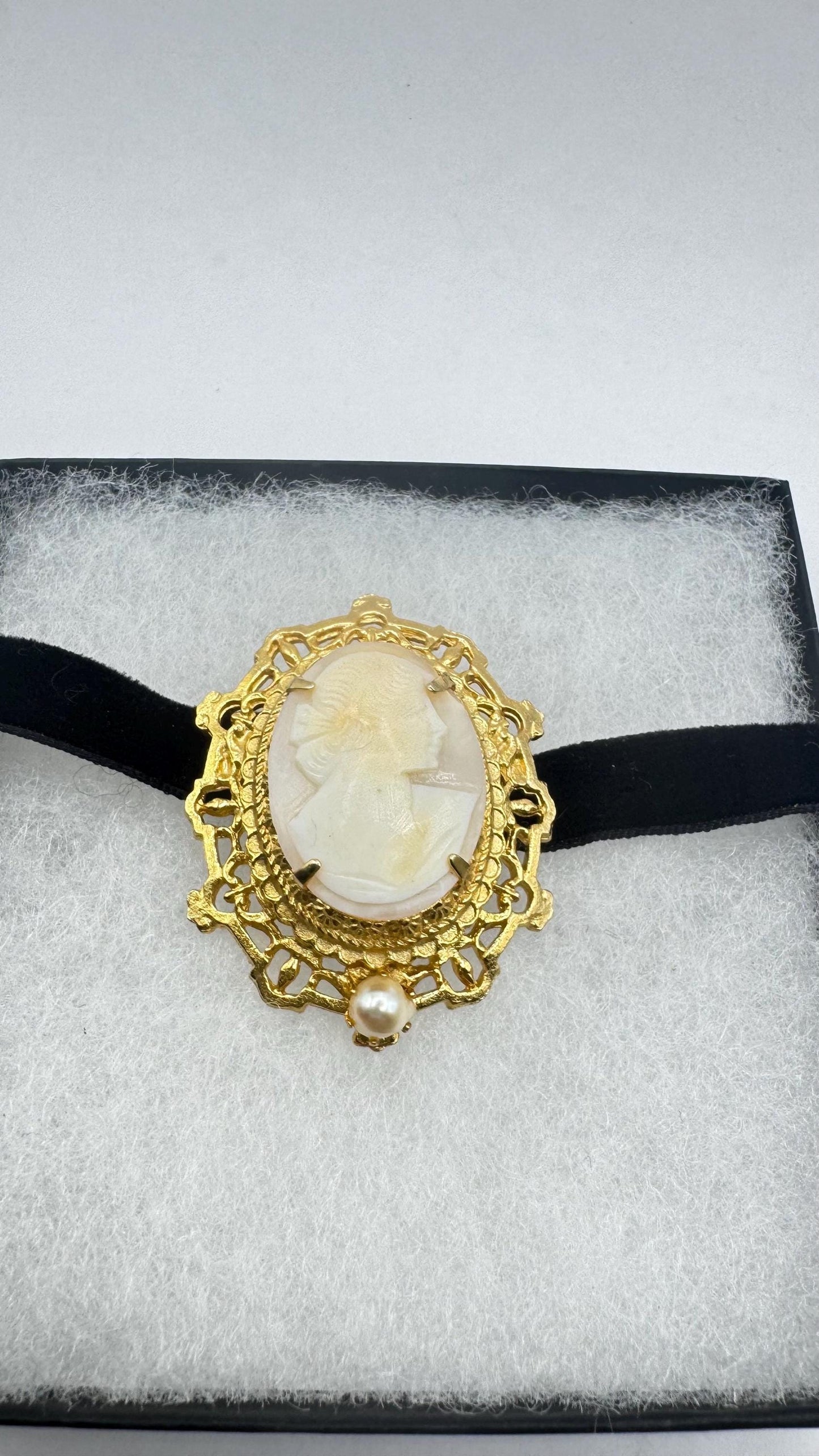 Vintage Shell Cameo Yellow Gold Finished Brooch Pin