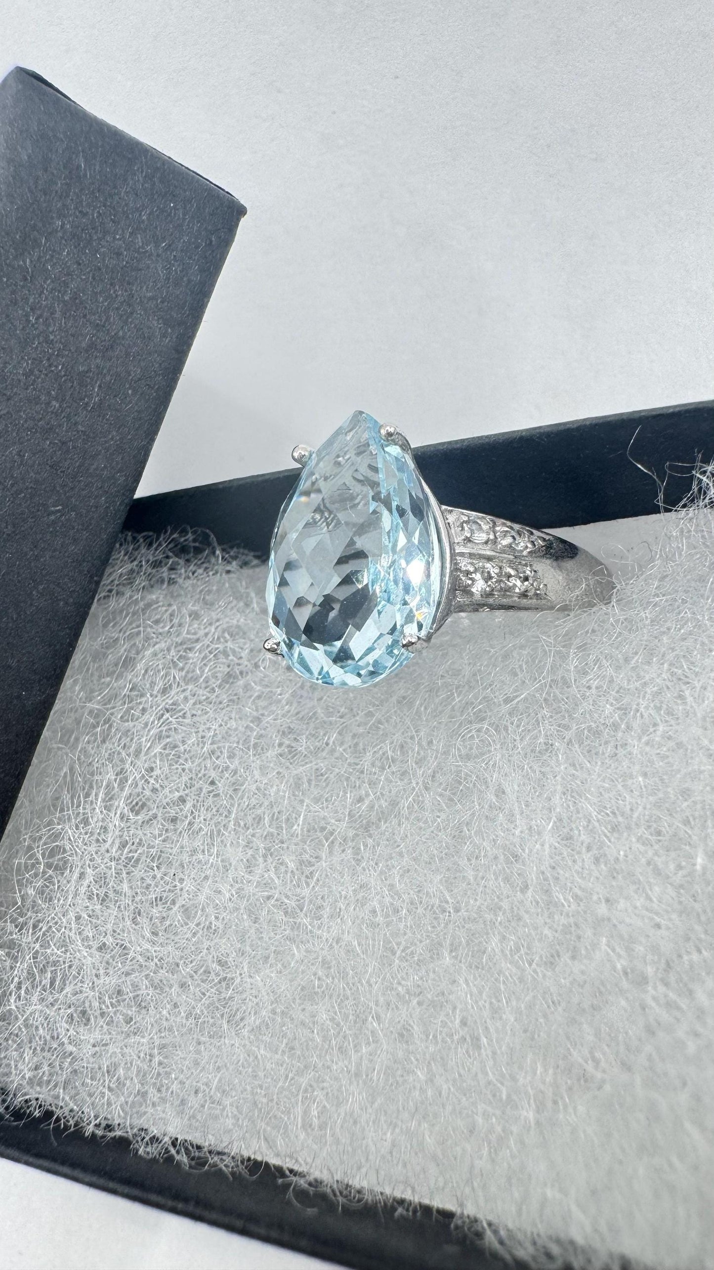 Vintage genuine blue topaz 925 sterling silver Ring