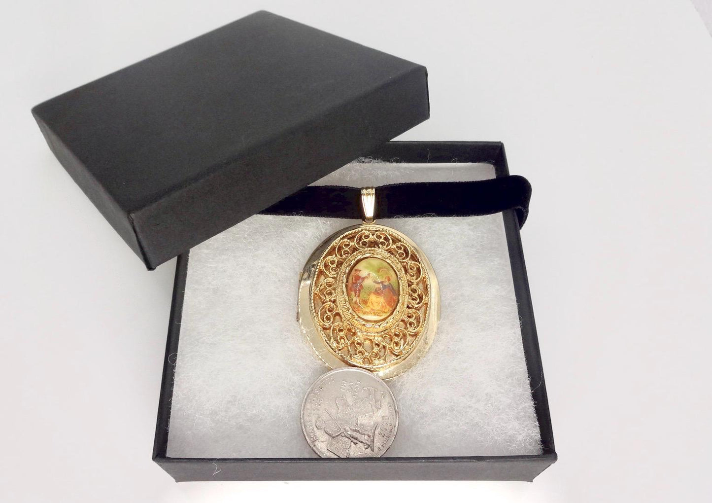 Vintage Genuine French Limoges Hand Painted Porcelian Cameo Bronze Locket Necklace Choker pin