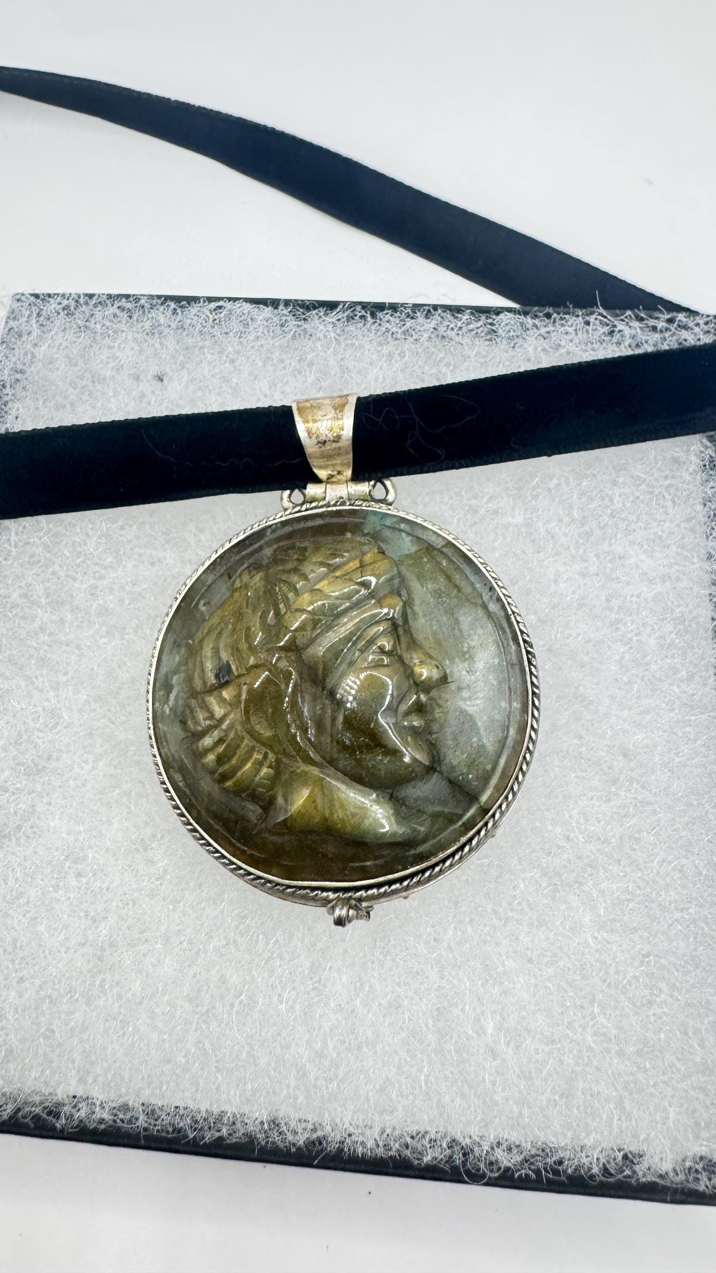Vintage Silver Genuine Rainbow Labradorite Choker Black Velvet Necklace.
